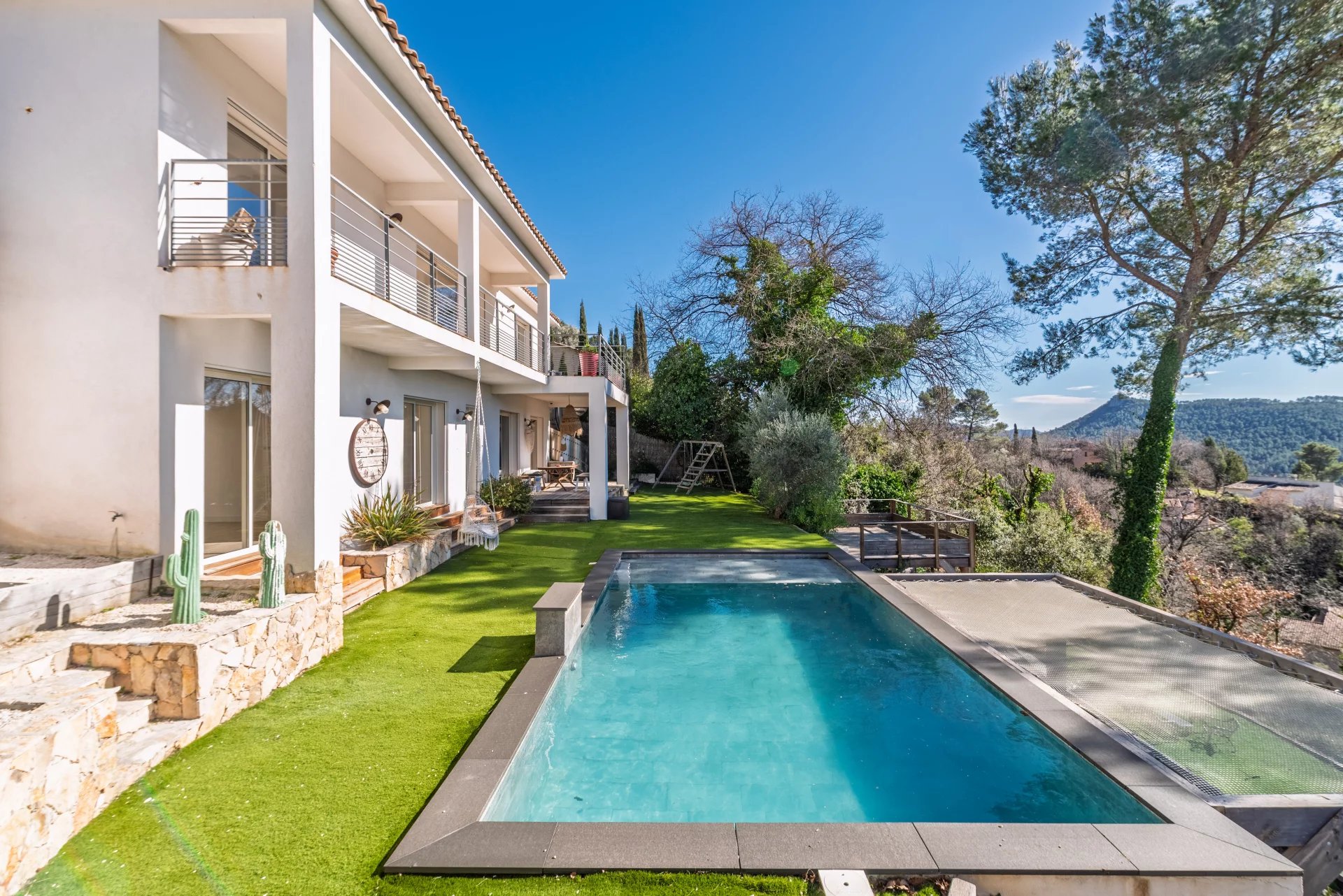 Bagnols-en-Forêt — Contemporary elegance with spectacular views over the Massif de l’Estérel - picture 2