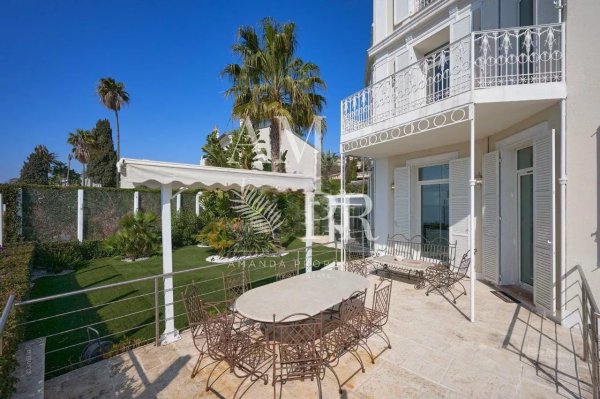 Villa foot in the water, unique in Cannes with access sea private. — photo 5