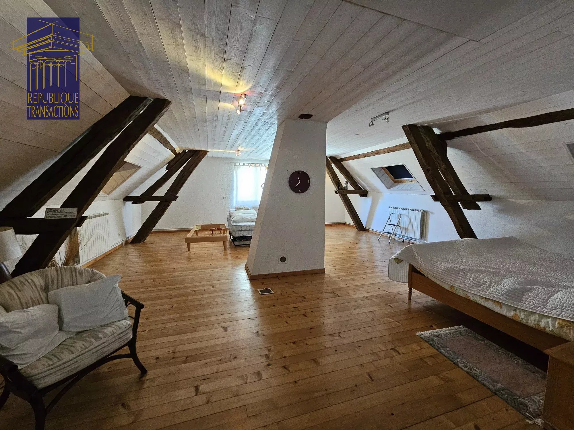 Jolie maison bressanne rénovée avec dépendances et terrain d'environ 5 840 m² clos, arboré et paysagé — photo 13