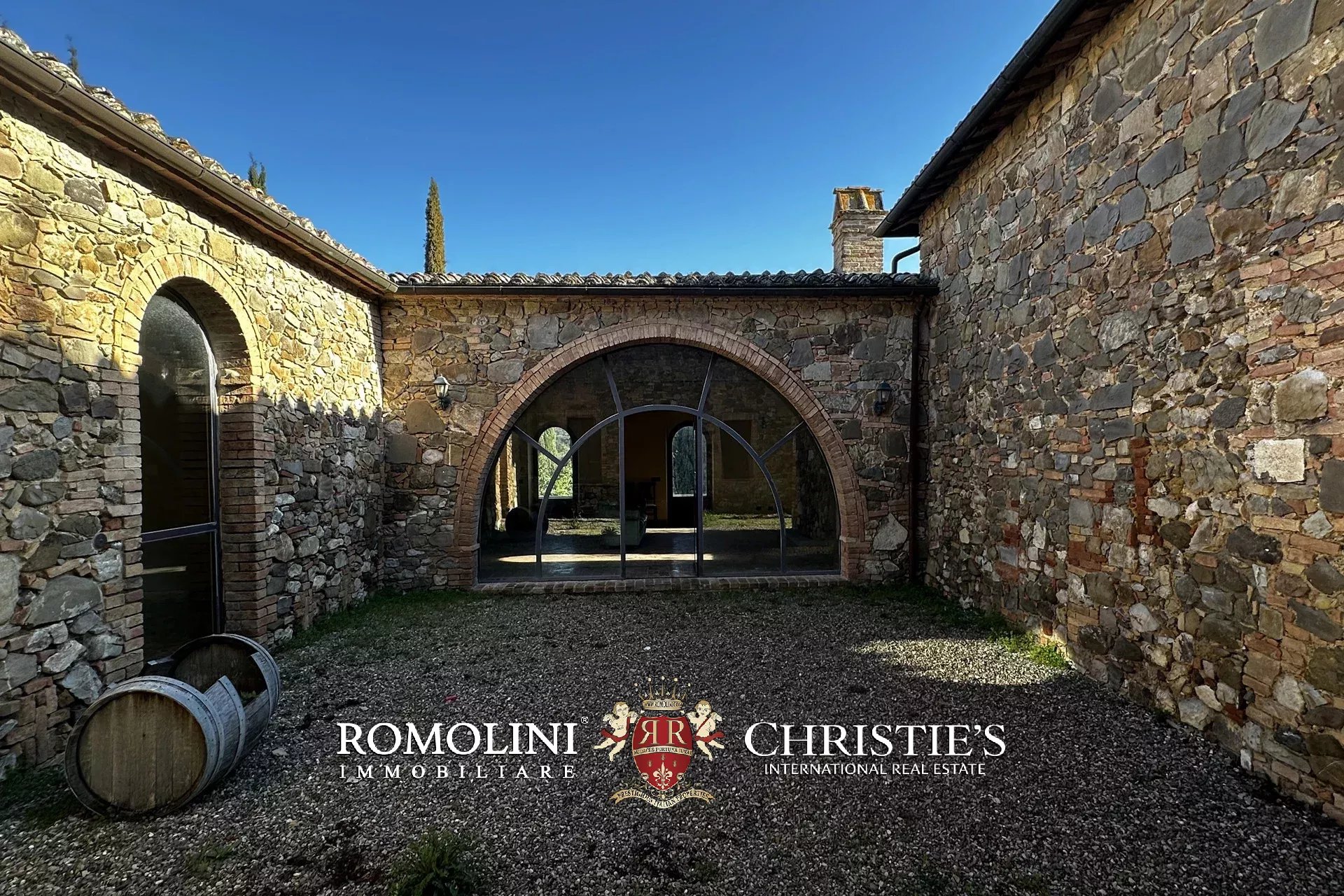 8 Bedroom Vineyard's Image 13