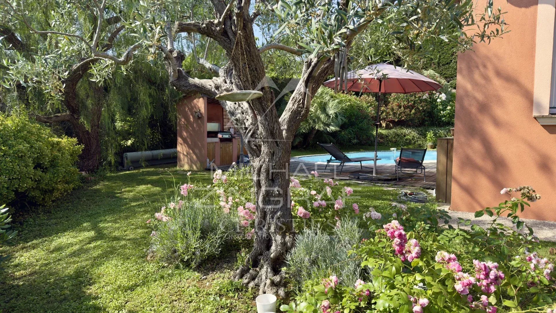 4 Bedroom Villa/Townhouse's Image 8