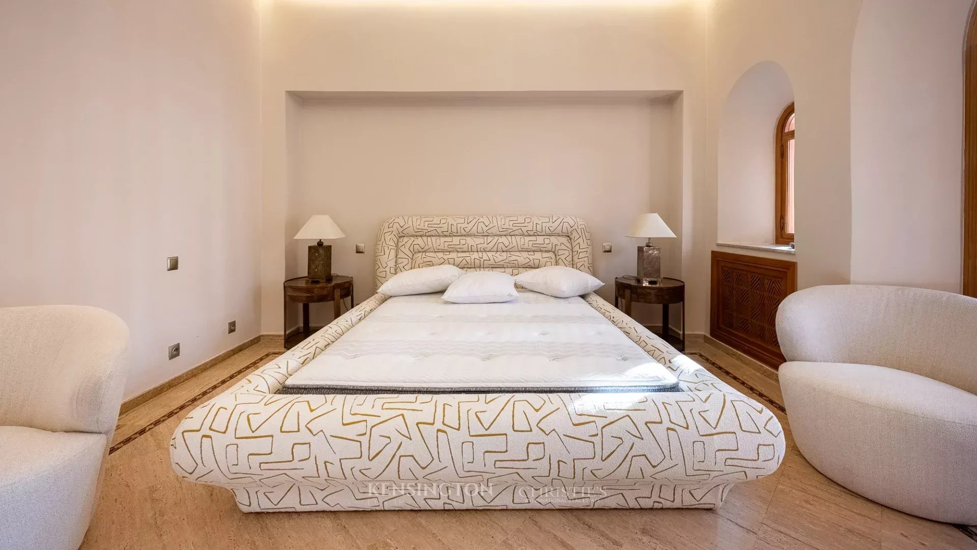 6 Bedroom Villa/Townhouse's Image 38
