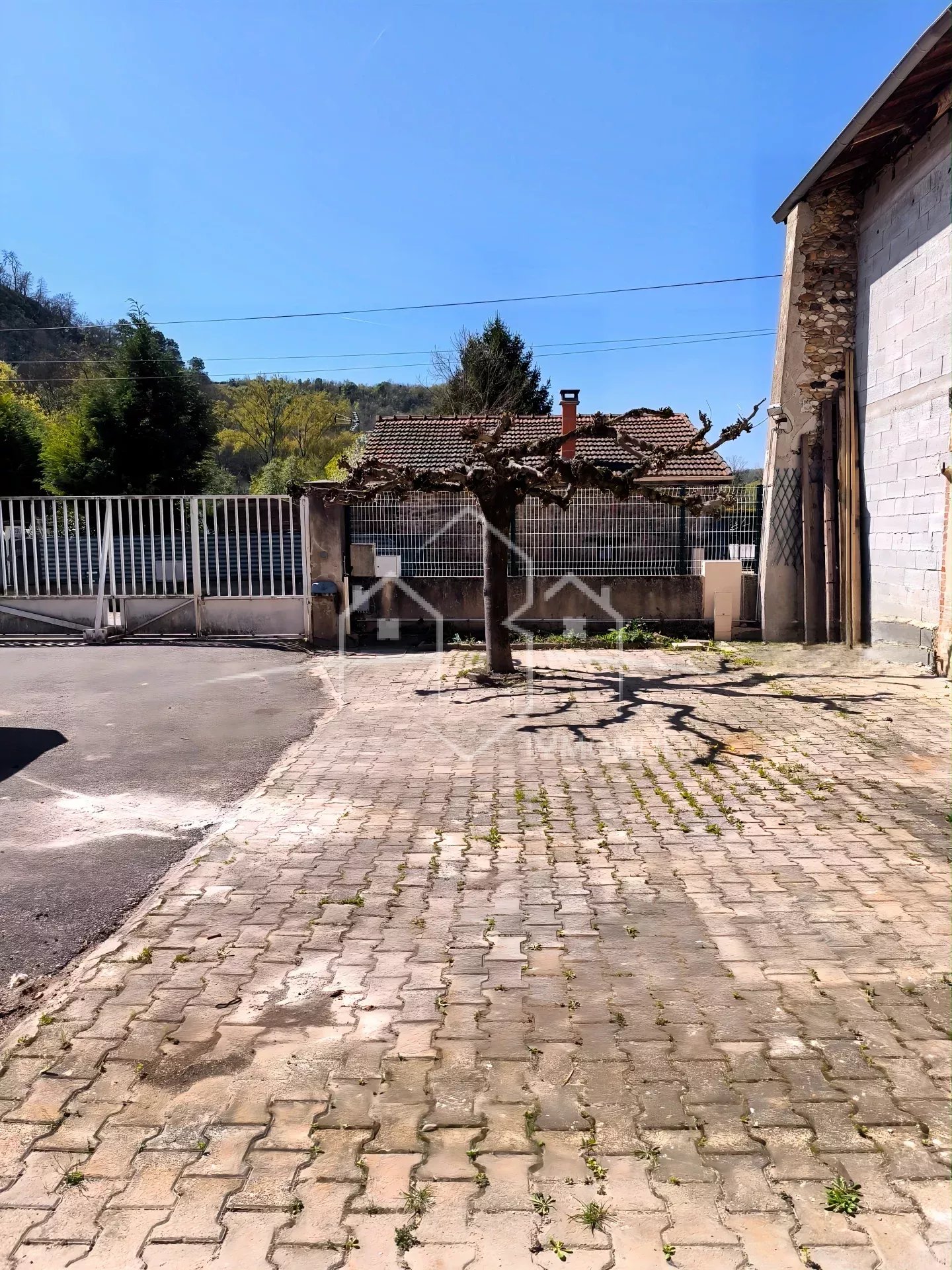 Maison de village de 118m² à rénover à Saint Uze