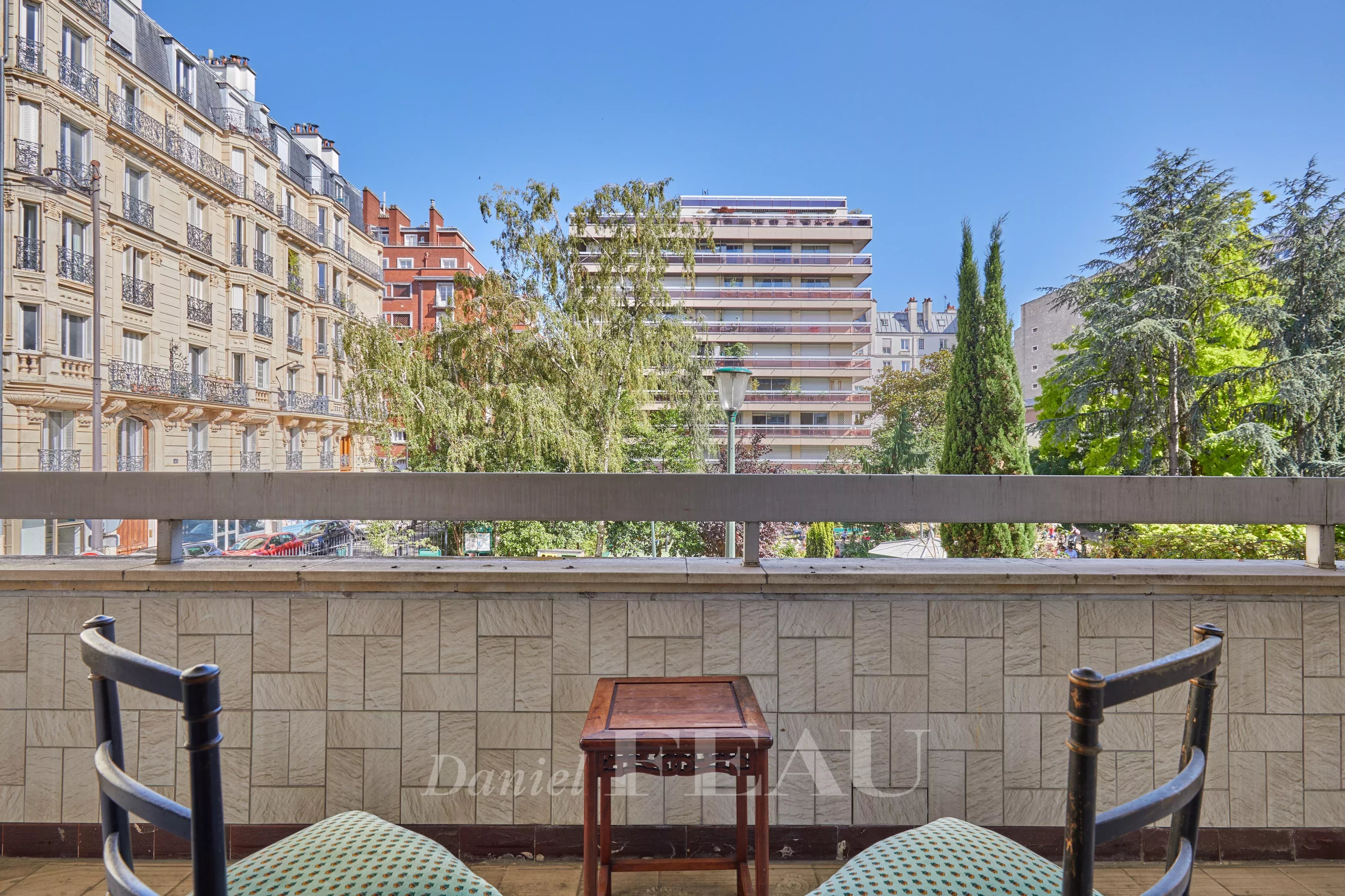 Sale Apartment Paris 17th