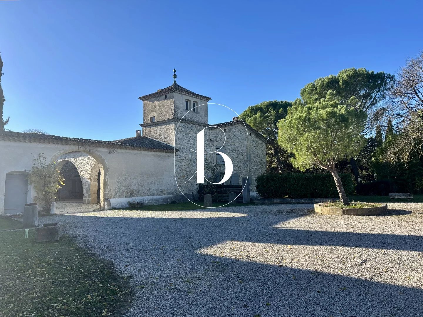 Mas avec terrain et piscine