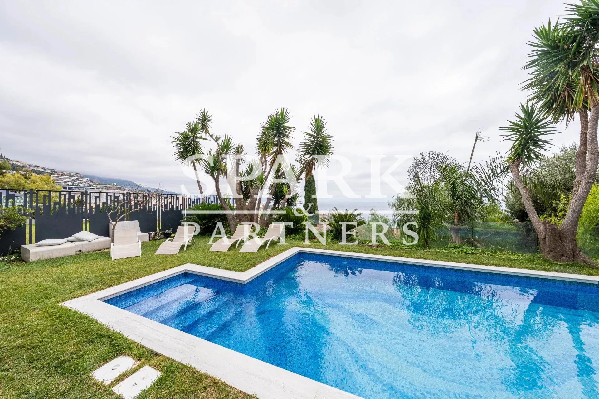 Cap d'Ail - Appartement 3 pièces avec une vue imprenable sur la mer et piscine