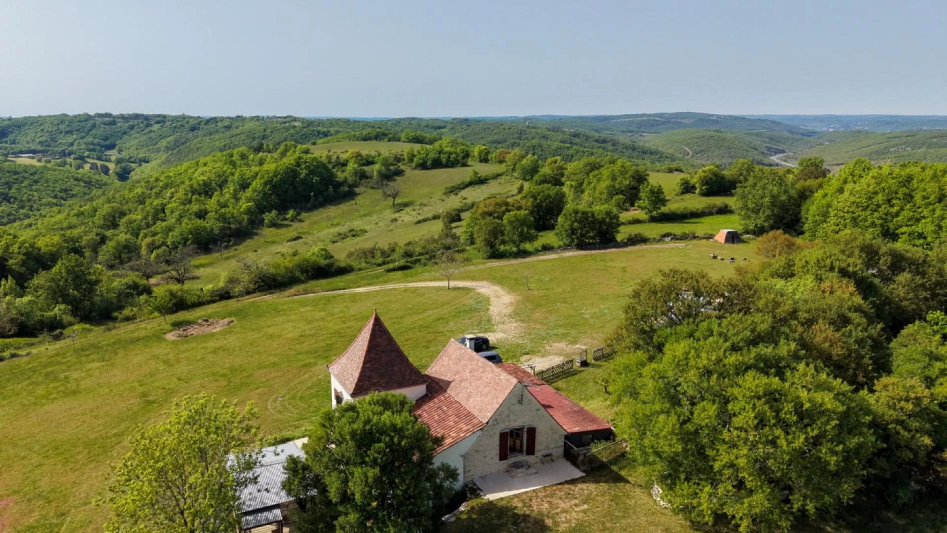 EXCLUSIVITE - Secteur GOURDON - Maison atypique dans un environn