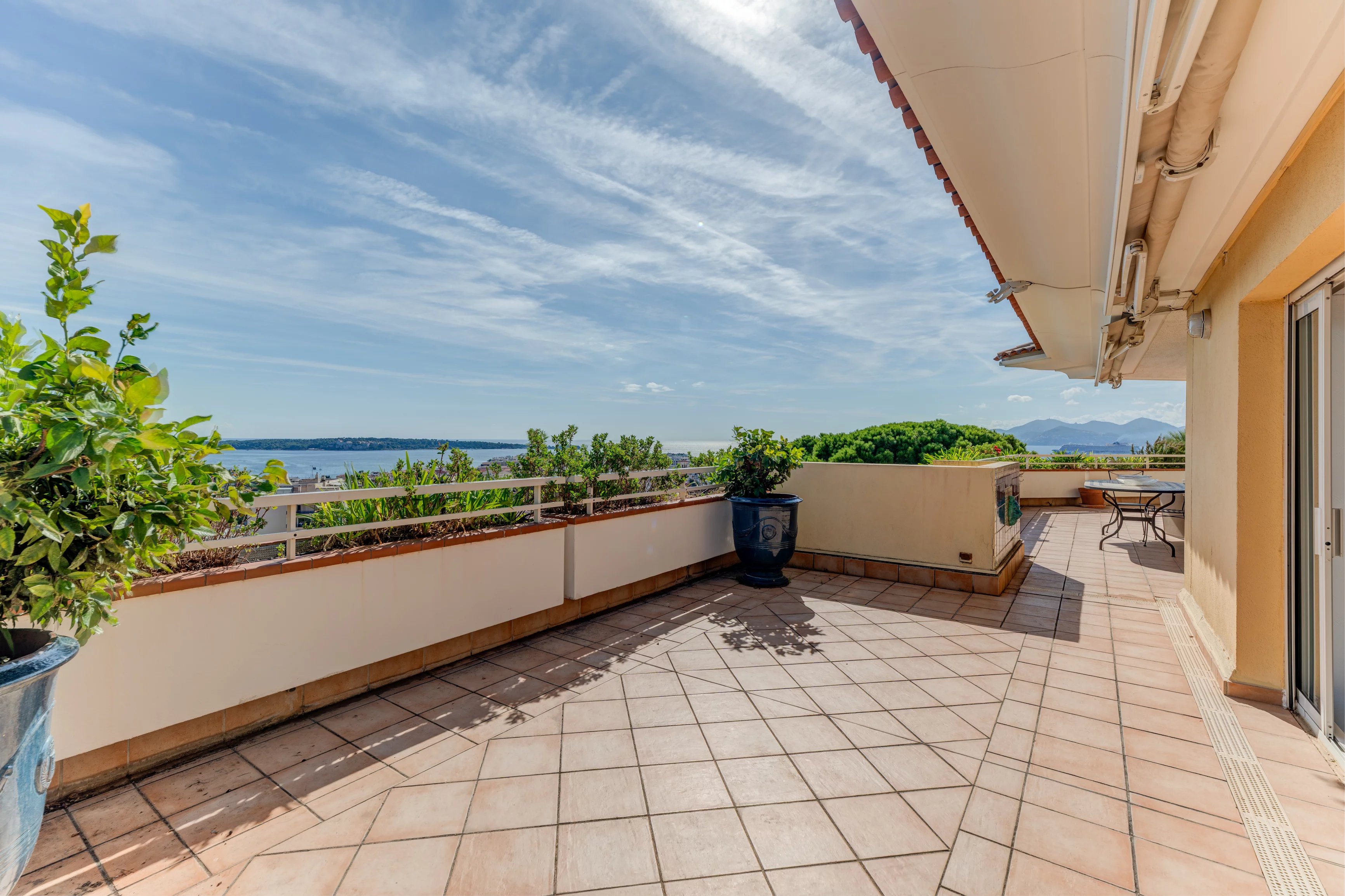  Image of Apartment - 2 Bedrooms - 1 Bathrooms for Sale in Alpes-Maritimes-Cannes-France, Image 13