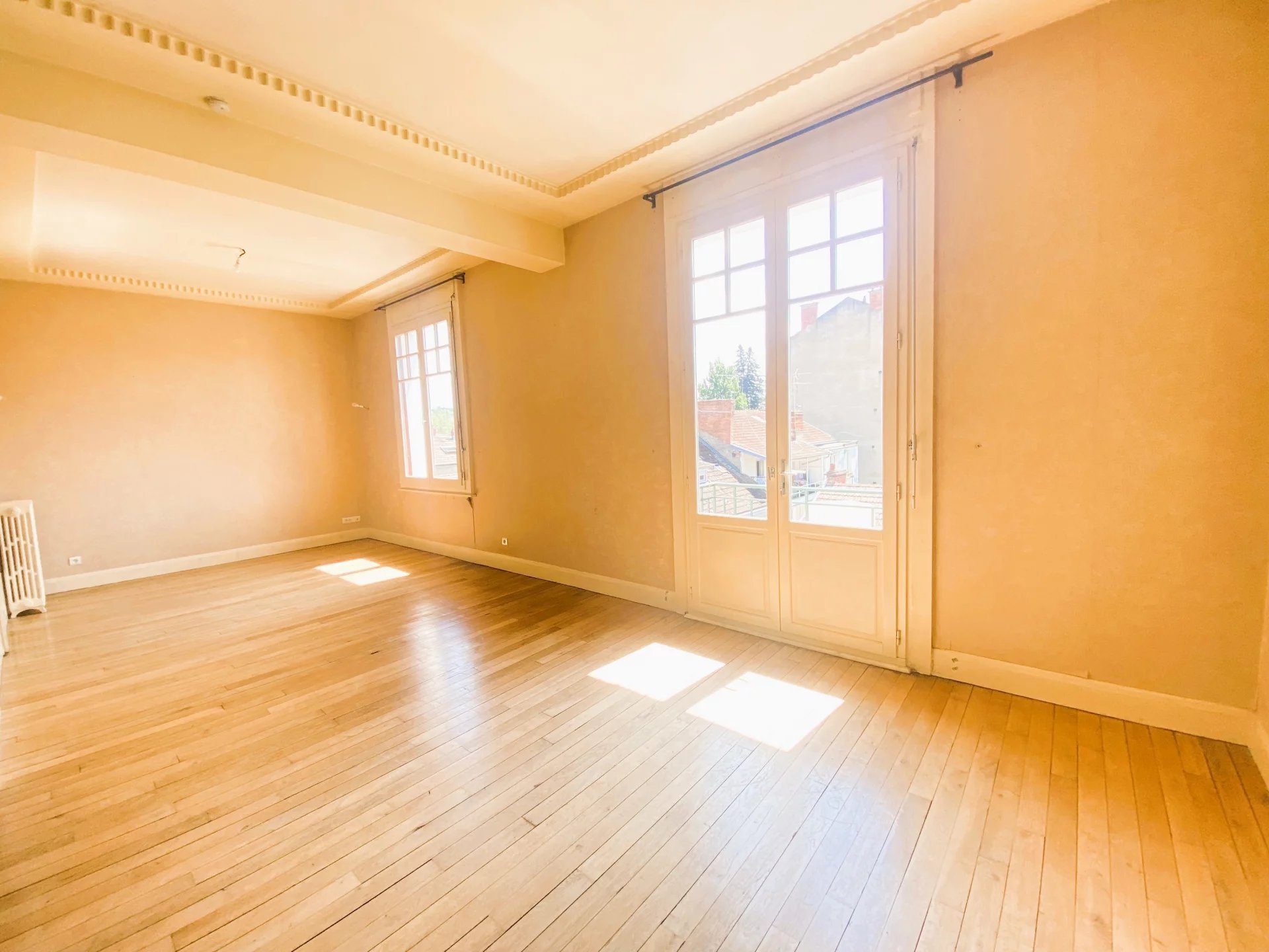03200 VICHY - APPARTEMENT- QUARTIER DE FRANCE 3 PIÈCES  AVEC DEUX BALCONS -ET CAVE