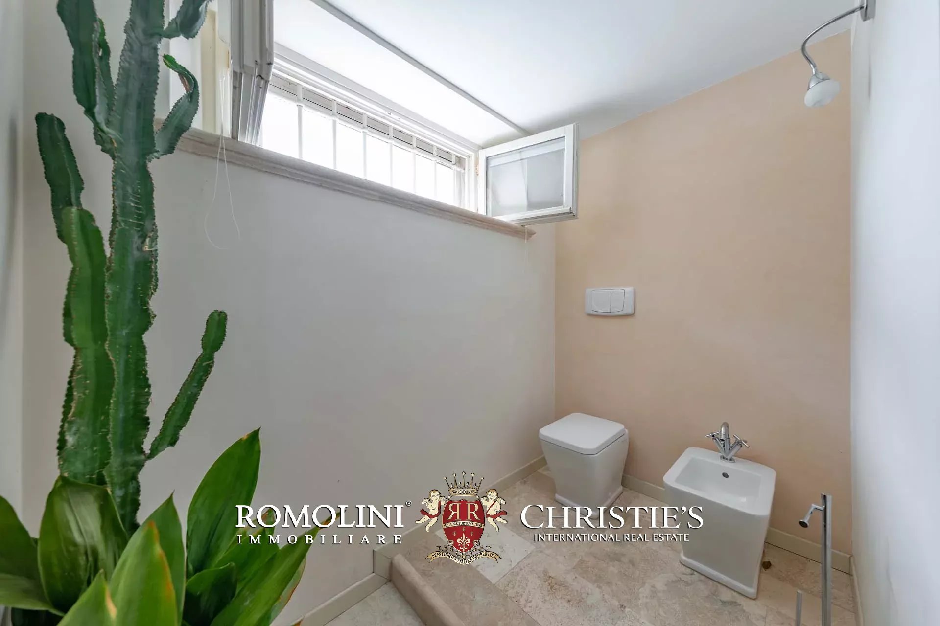 10 Bedroom Villa/Townhouse's Image 68