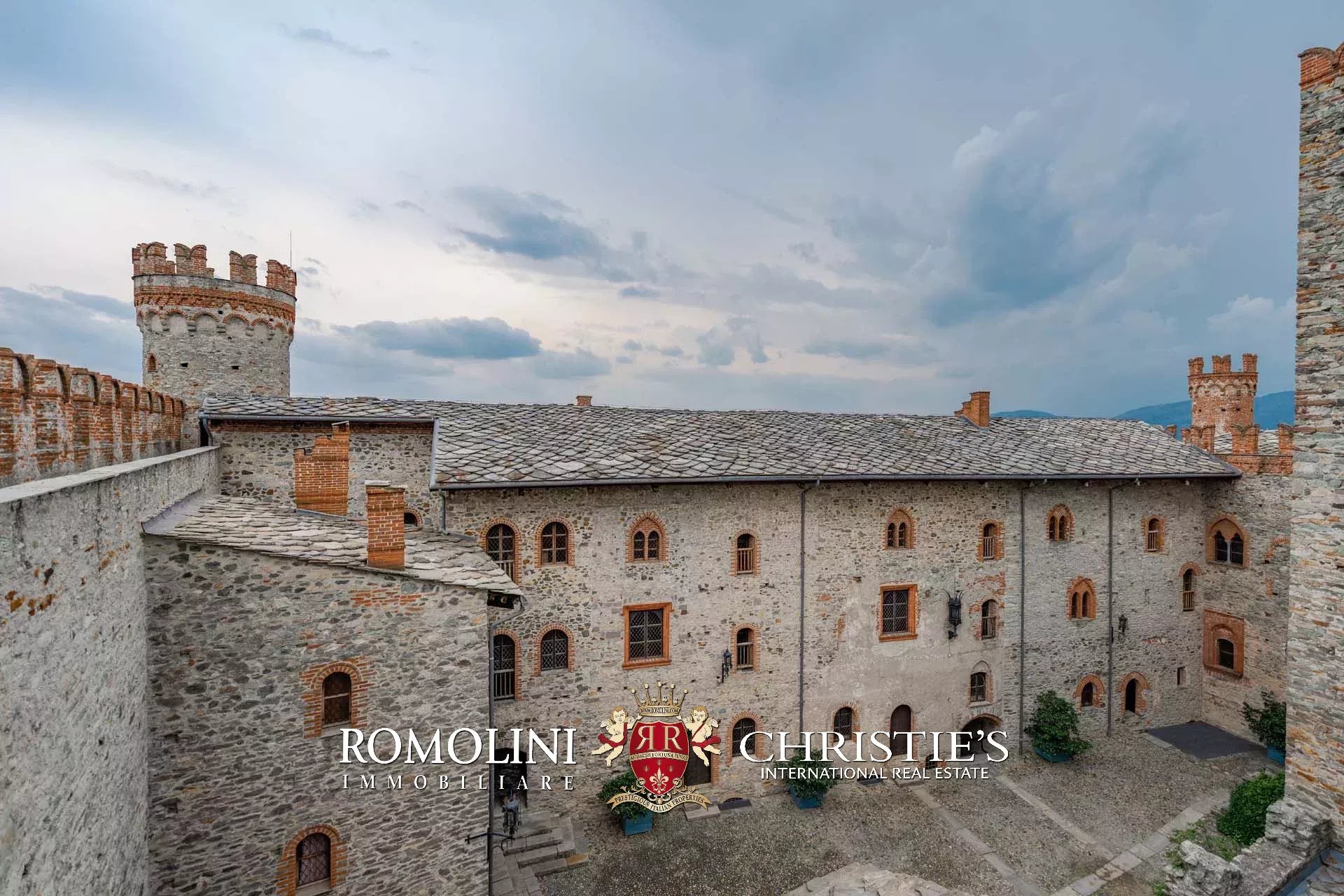 11 Bedroom Chateau's Image 24