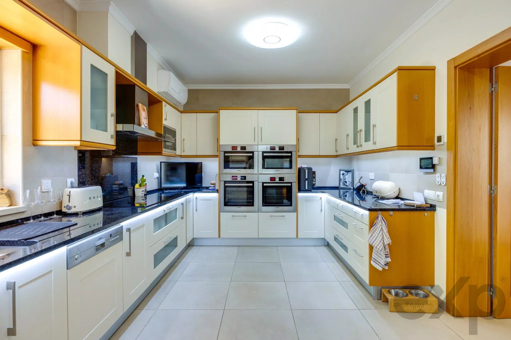 5-Bed American-Style Family Villa with Pool, Between Lagos and Praia da Luz 87053335 image 9