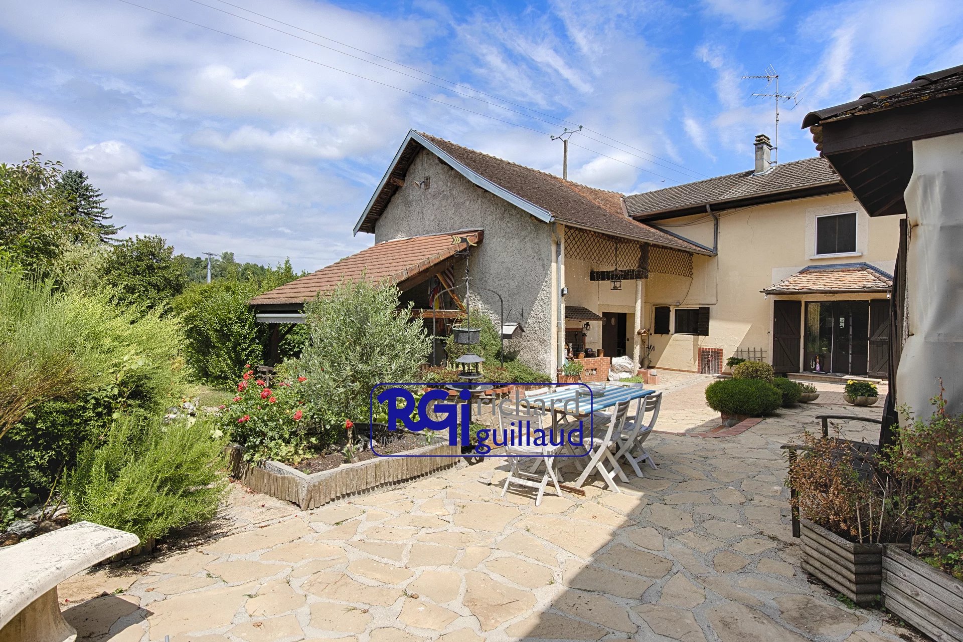 Ensemble de 2 maisons T3 avec dépendances - cour et jardin