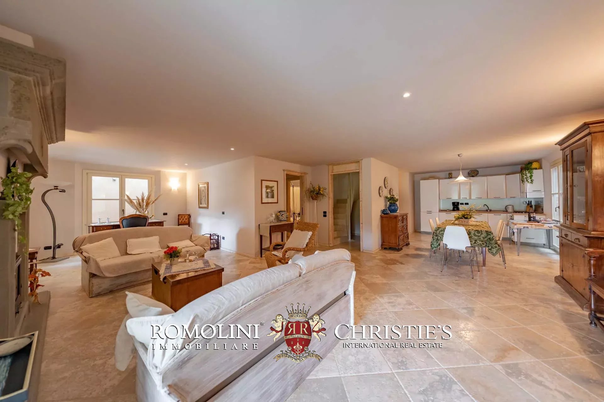 10 Bedroom Villa/Townhouse's Image 101
