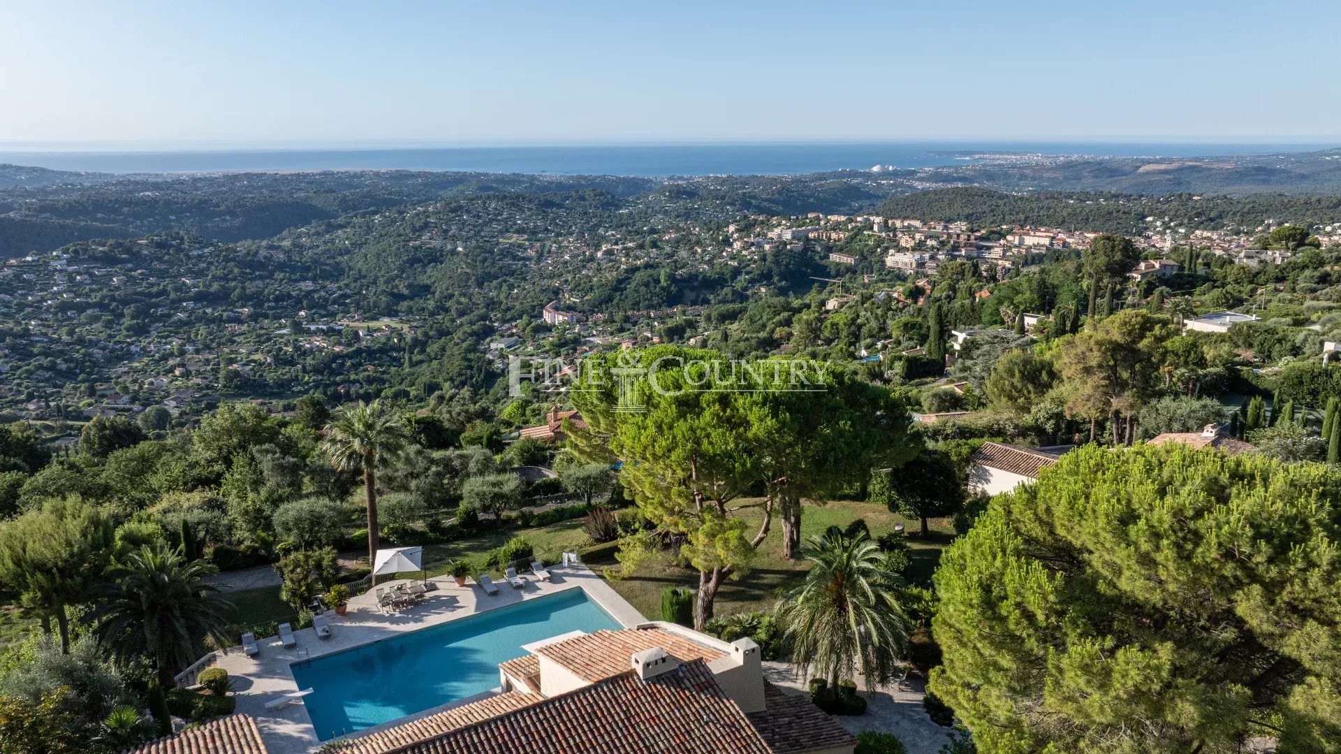 Photo of Villa for sale with panoramic sea views in Vence