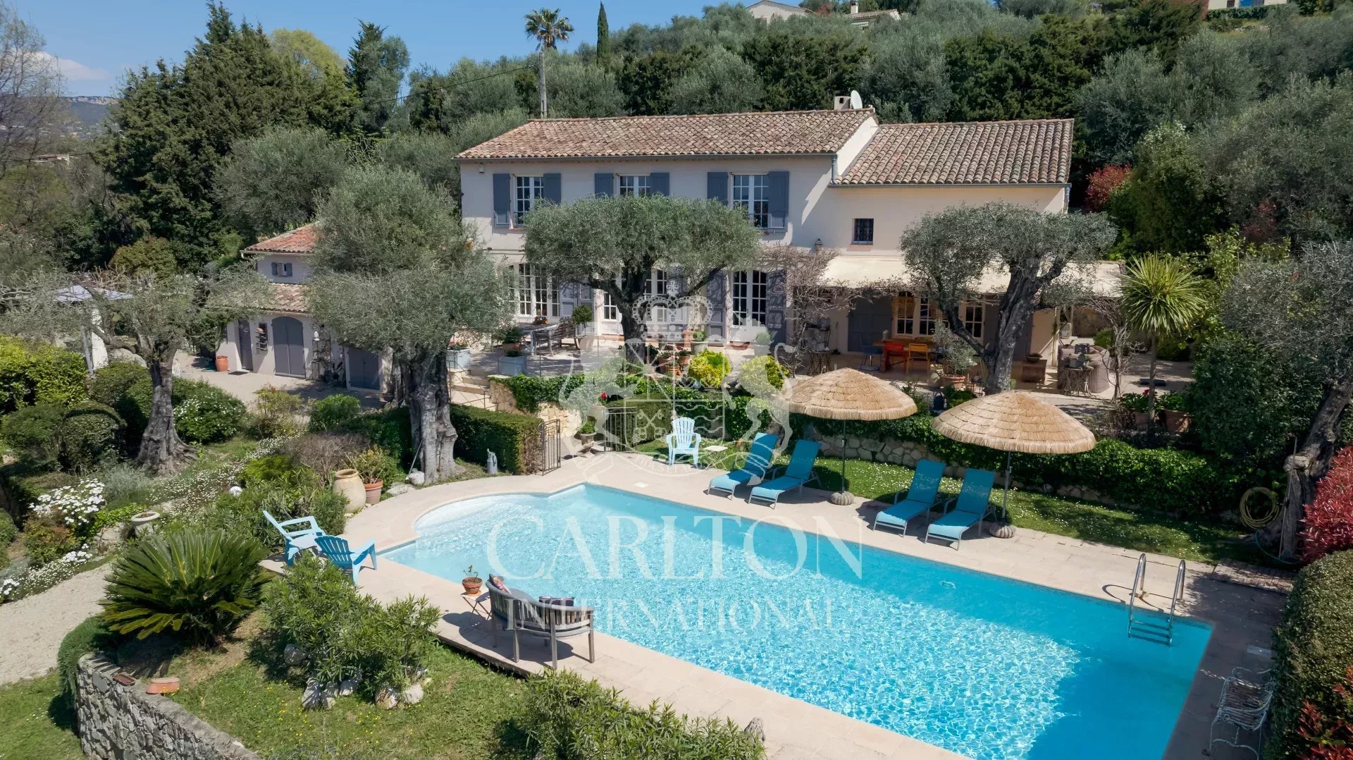 Plascassier – A unique renovated sheepfold 292 m² property with a panoramic sea view