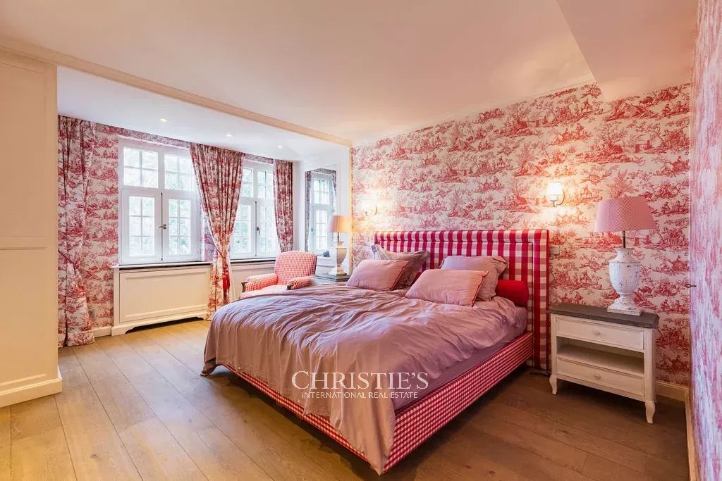Manoirwijk – Charmante villa op een achterliggend perceel van 55 are