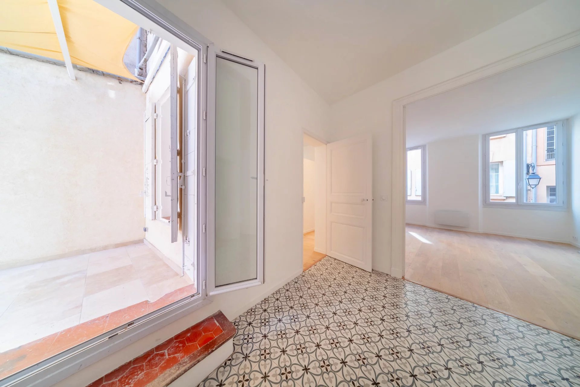 Luxury 4-room apartment for sale in Aix-en-Provence, fully renovated with terrace in historic center