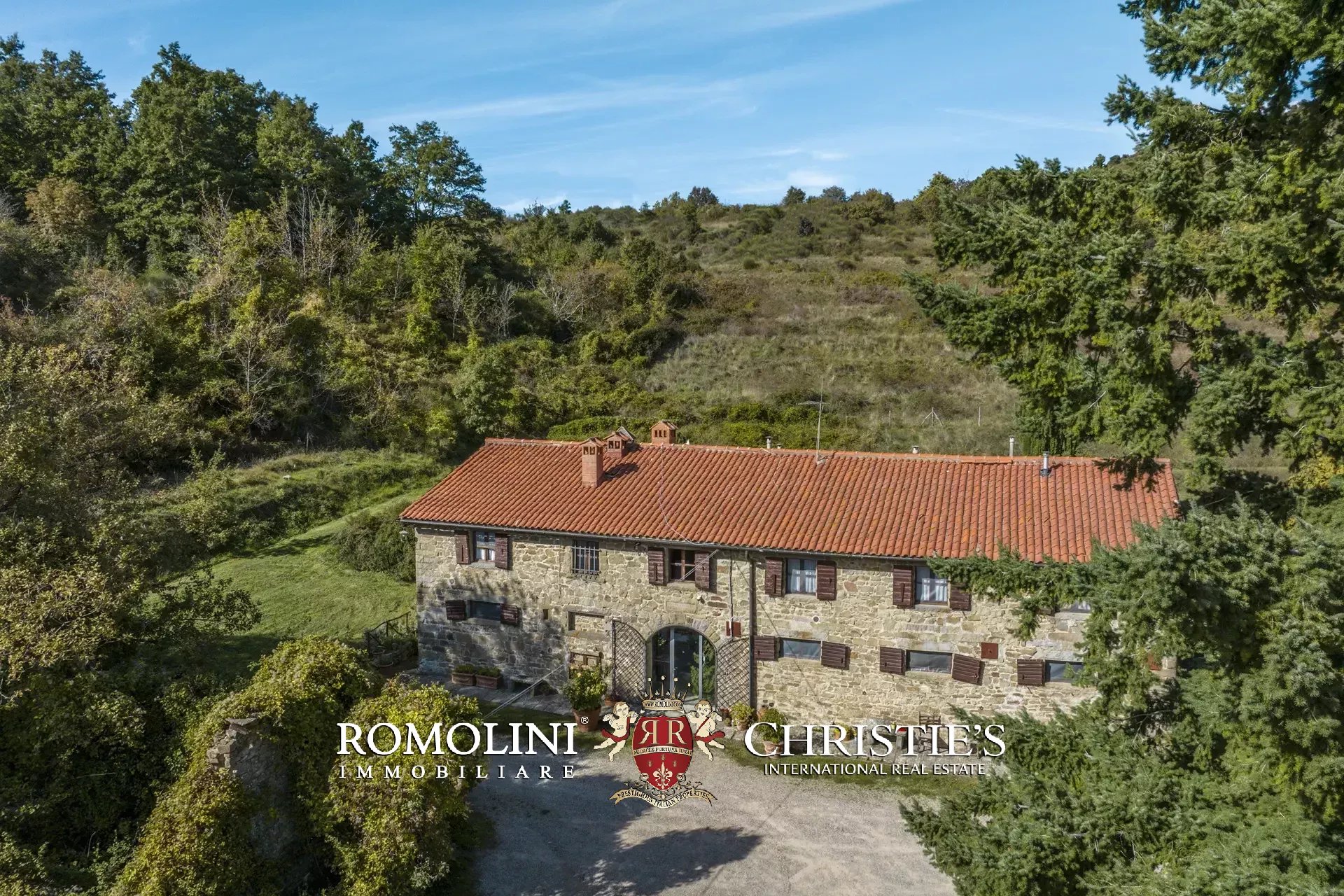 101-HA ESTATE WITH NATURAL SPRINGS FOR SALE BETWEEN AREZZO AND FLORENCE
