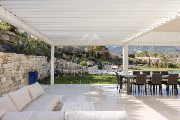 Contemporary Villa in a Desirable Residential Area in Roquefort-les-Pins — photo 3