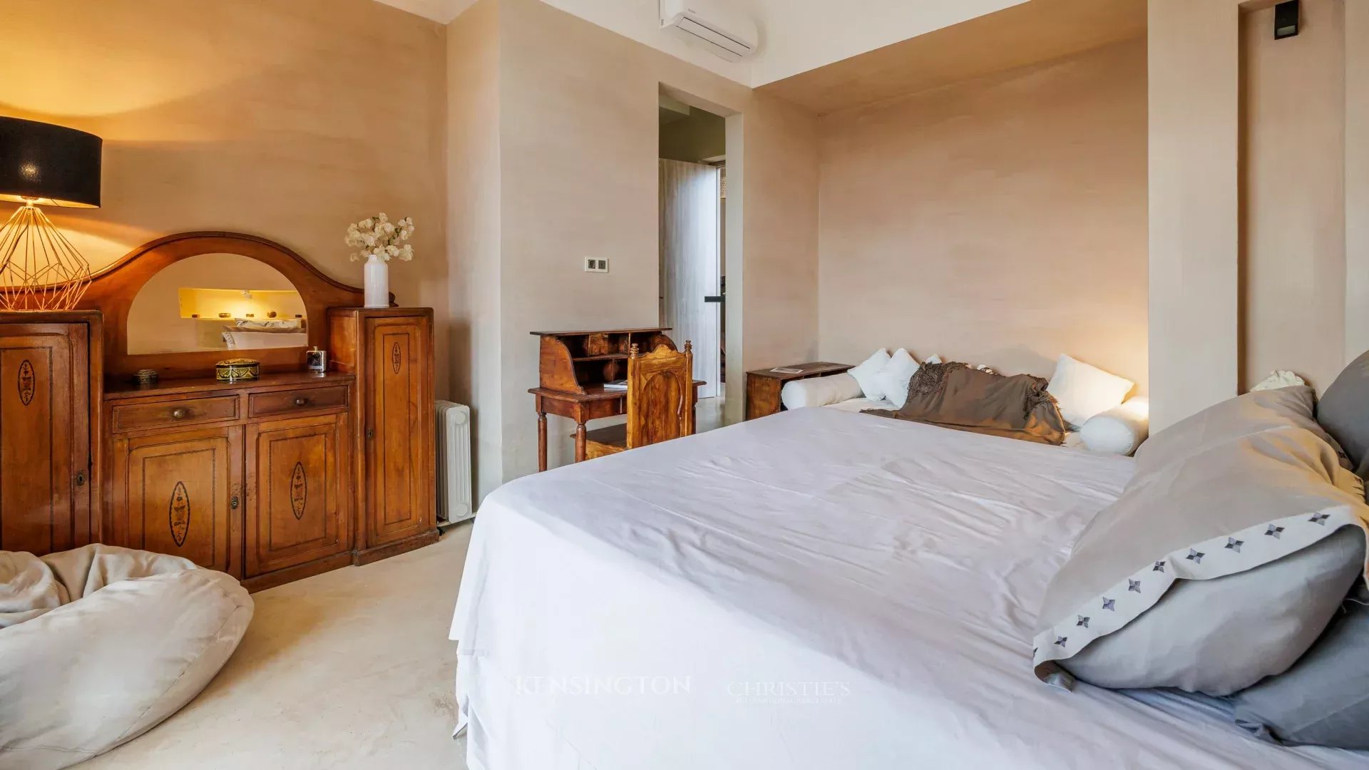 5 Bedroom Villa/Townhouse's Image 9