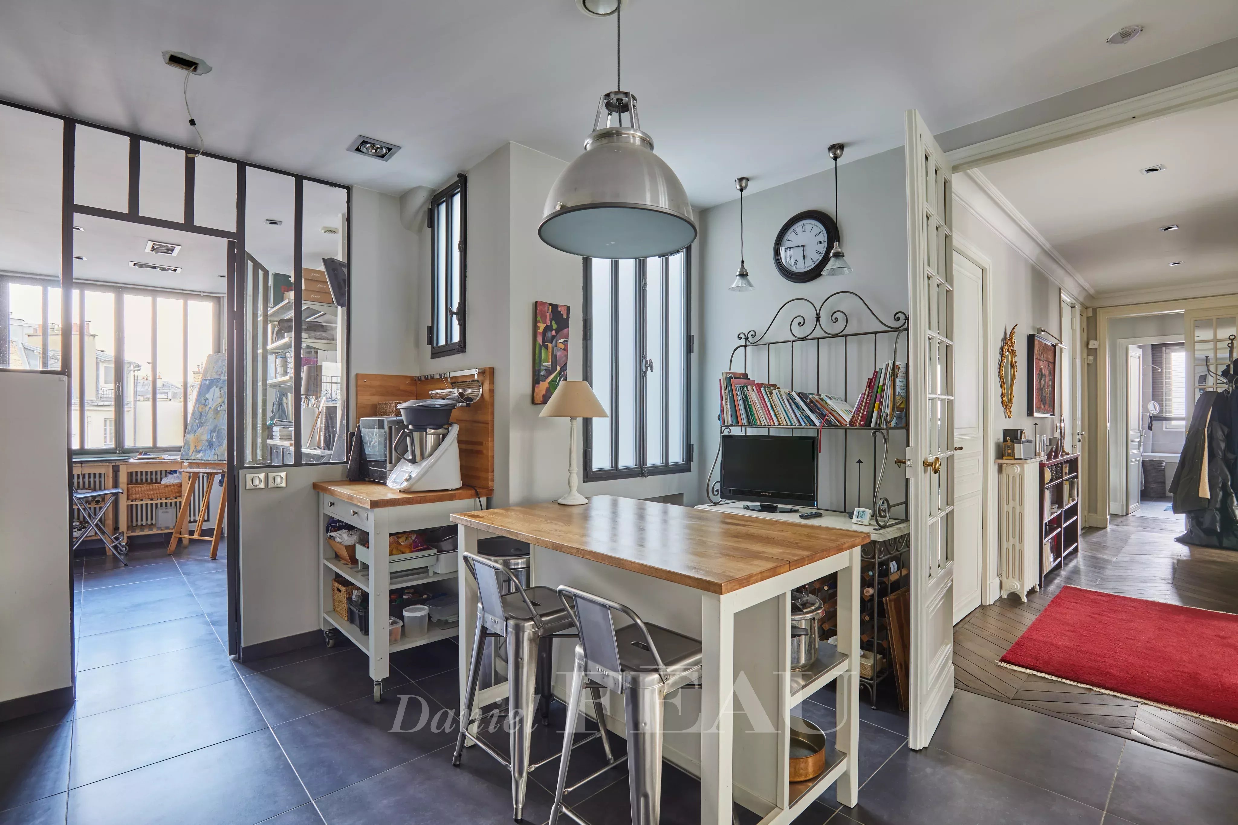 Autre vue Cuisine et atelier derrière
