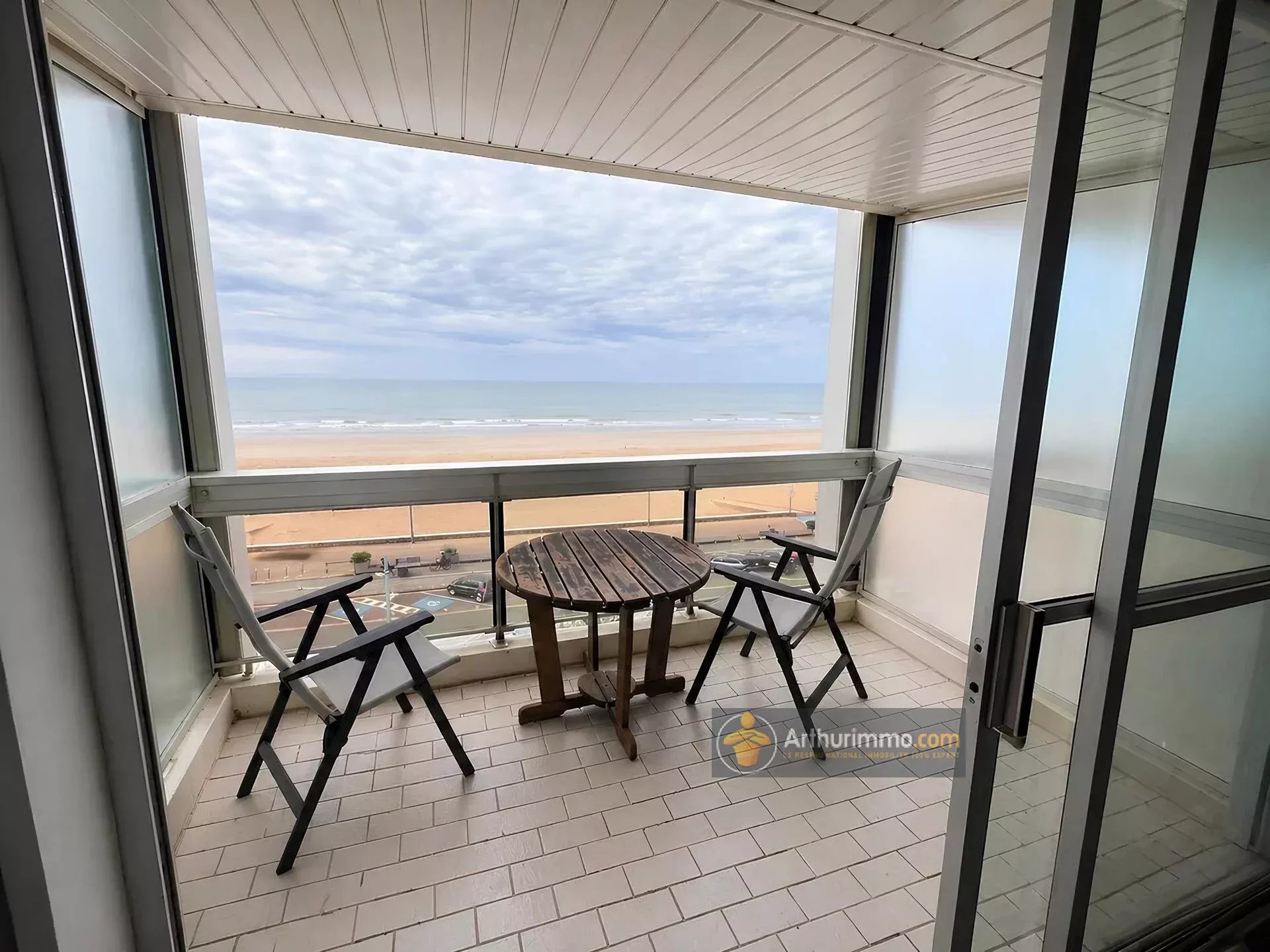 Face mer – Studio parfaitement aménagé avec terrasse et parking - Photo 2
