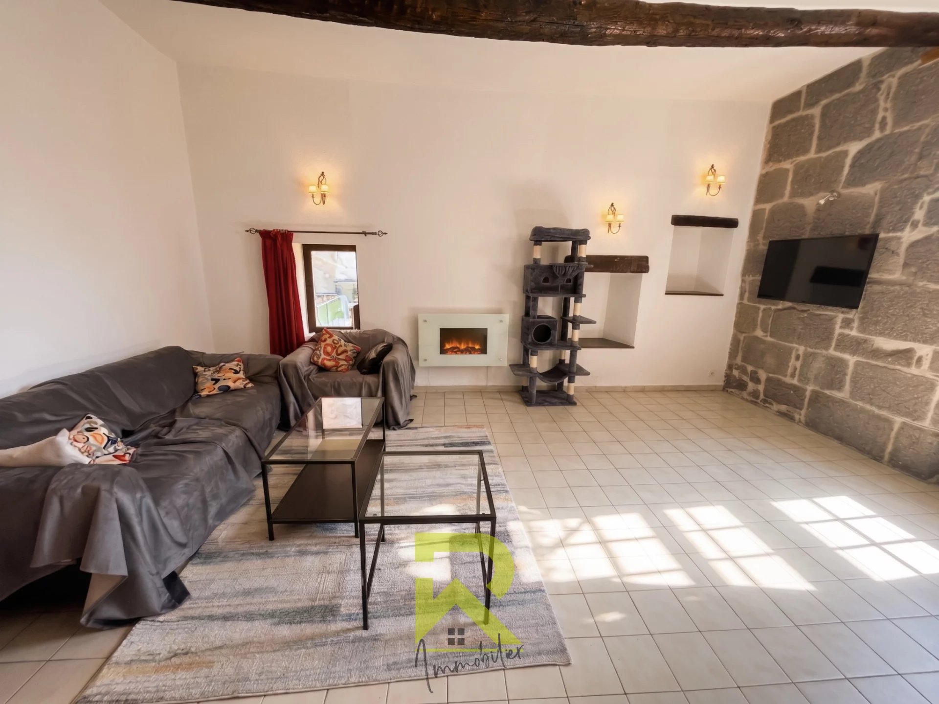 AGDE CENTRE-VILLE : DUPLEX T3 MEUBLE AU DERNIER ÉTAGE
