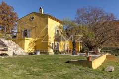 Character property nestled in a green setting — photo 2 of 7
