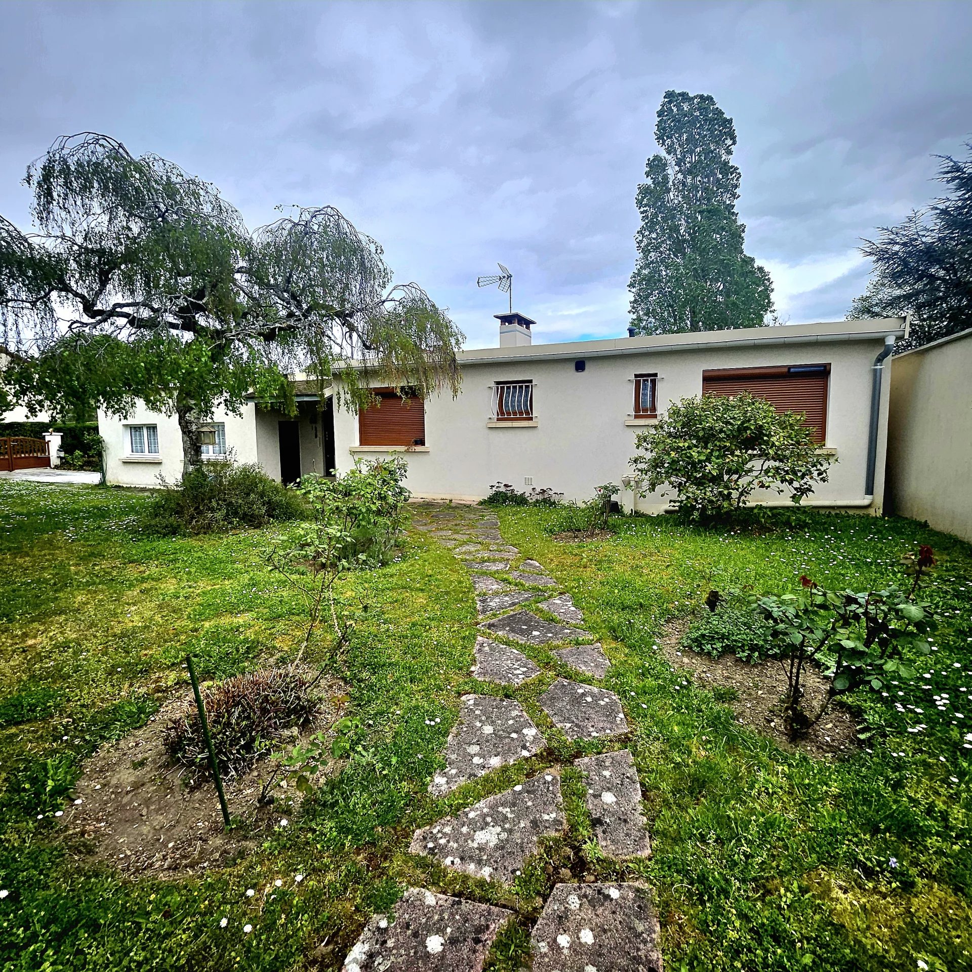 MAISON - 6 PIECES - ST GERMAIN LES ARPAJON - Image 1