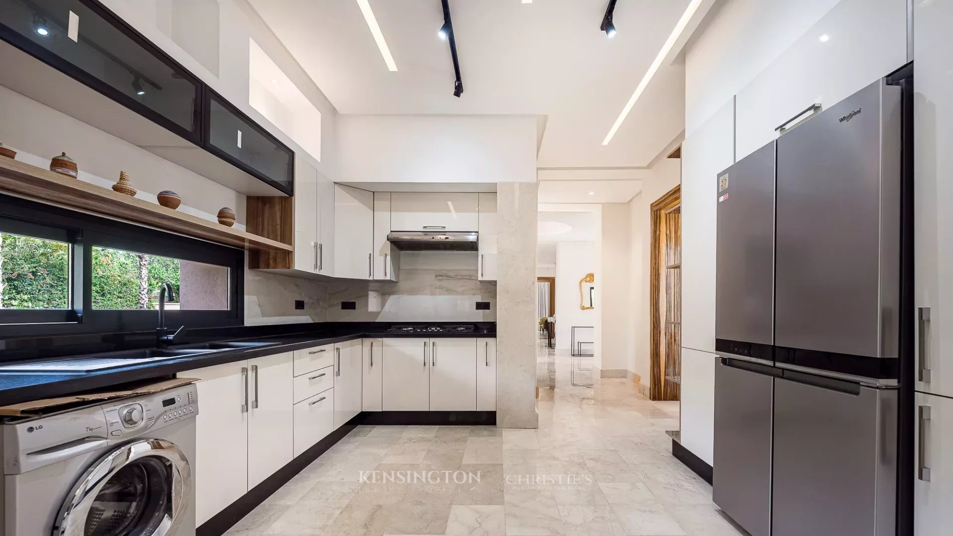 6 Bedroom Villa/Townhouse's Image 17