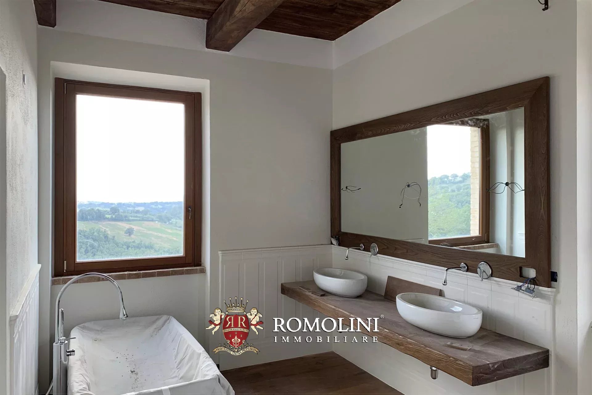 8 Bedroom Vineyard's Image 18