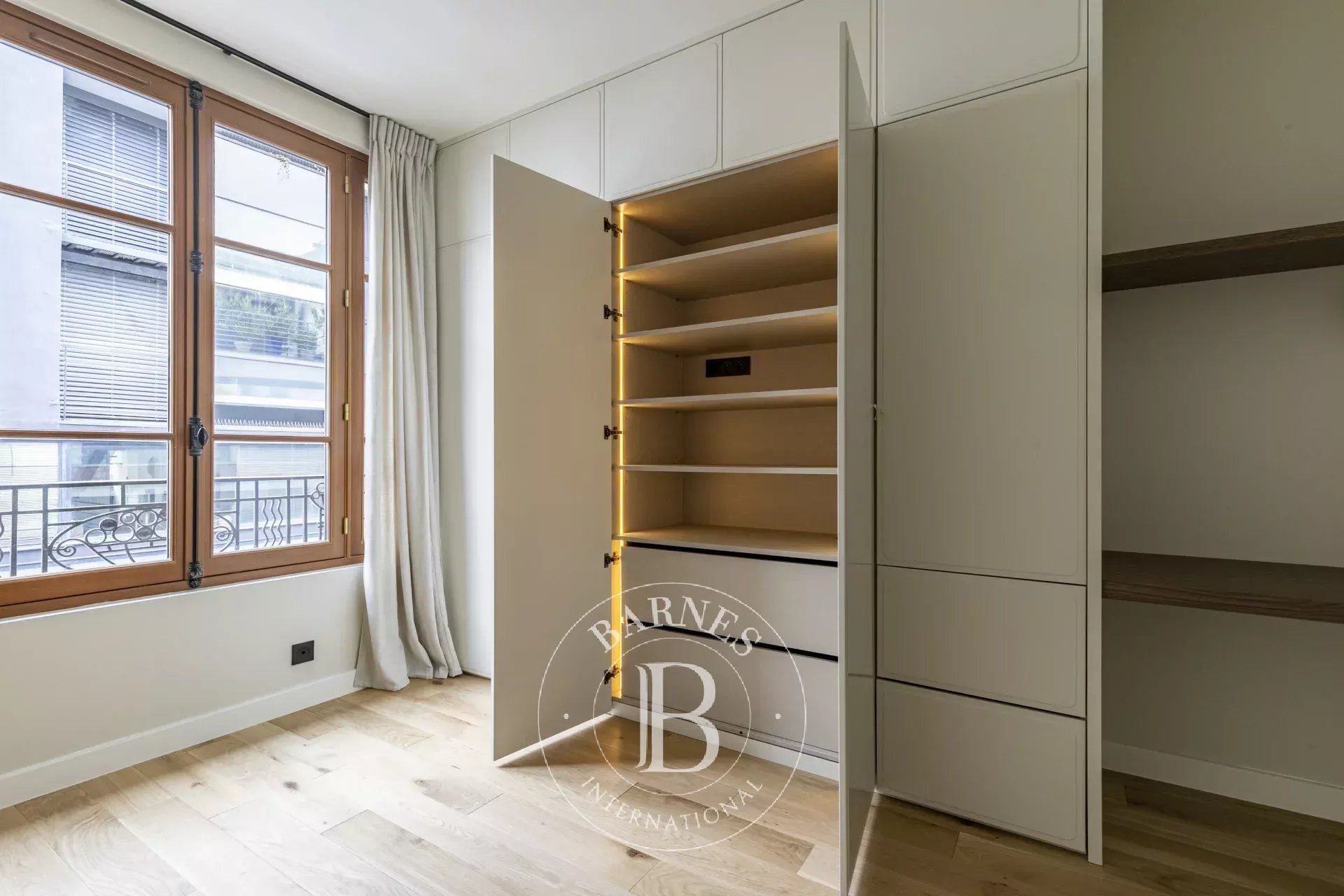 Paris  - House 4 Bedrooms - picture 11