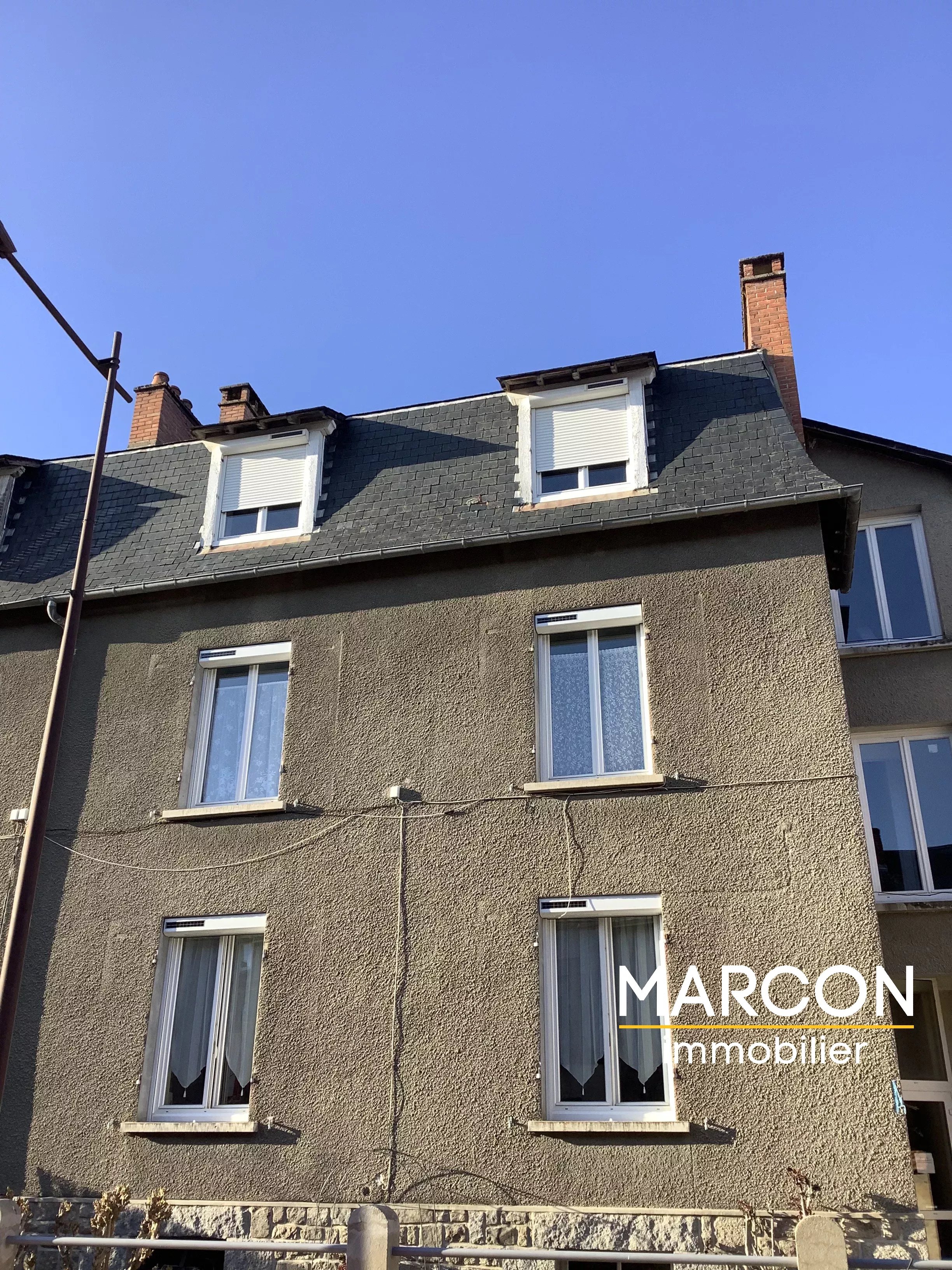Appartement F3 avec cave privative et garage privatif à AUZANCES