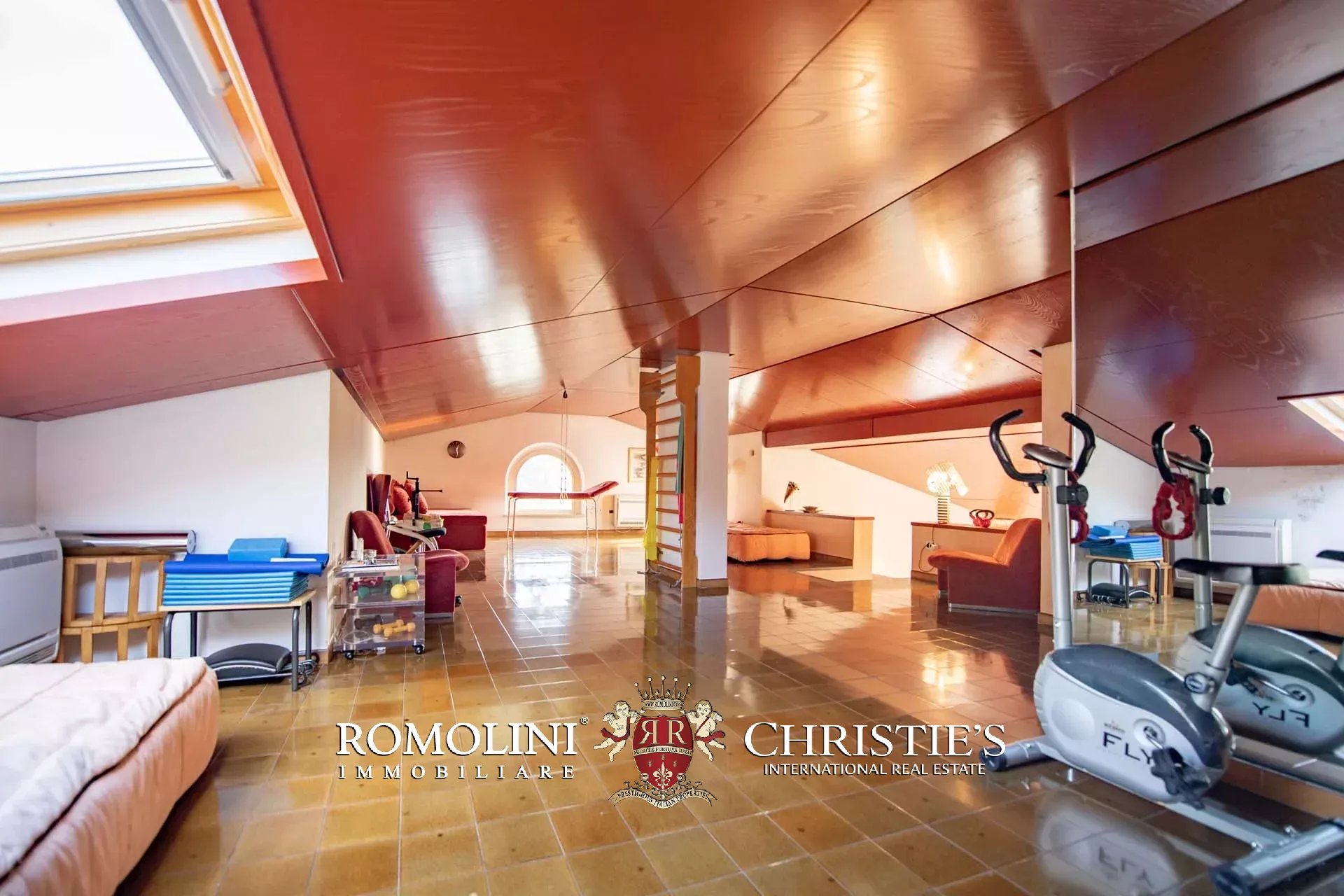 5 Bedroom Villa/Townhouse's Image 34