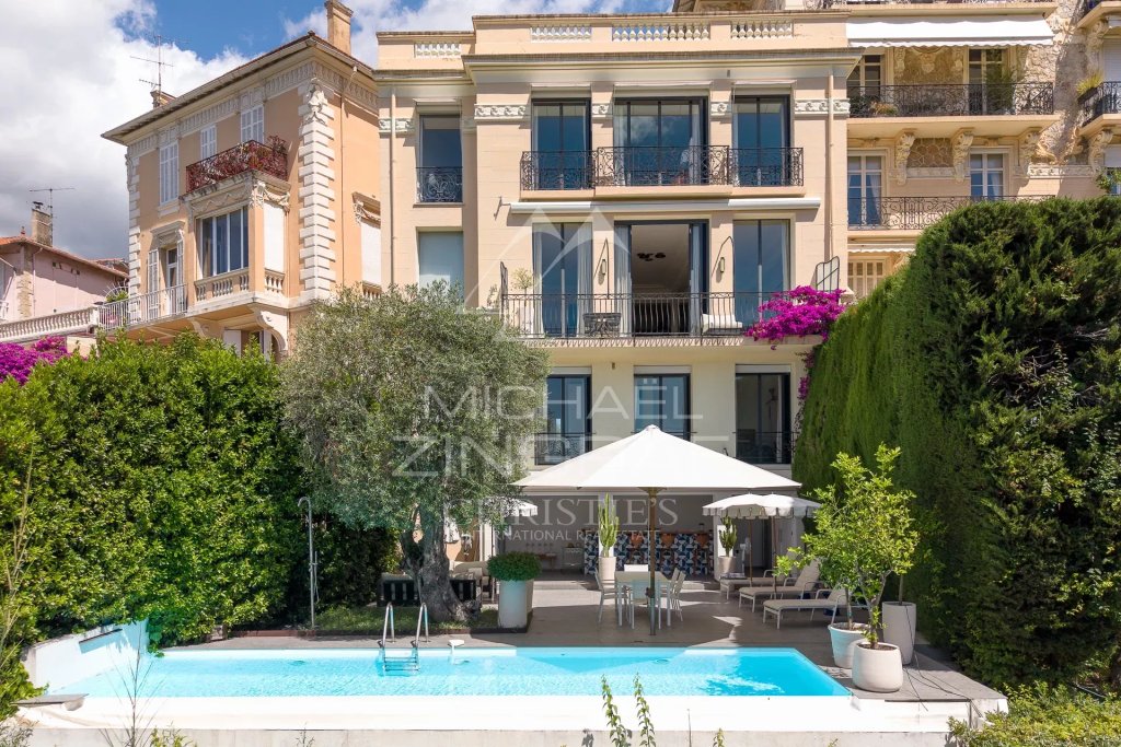 Villa for sale in Le Cannet — Le Cannet Residential - Elegant Belle Époque Residence with Panoramic Sea Views