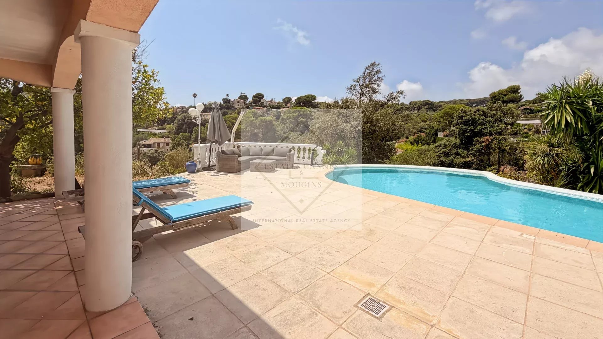 À VENDRE – VILLA DE CHARME VUE MER À ANTIBES, CALME ABSOLU — photo 25