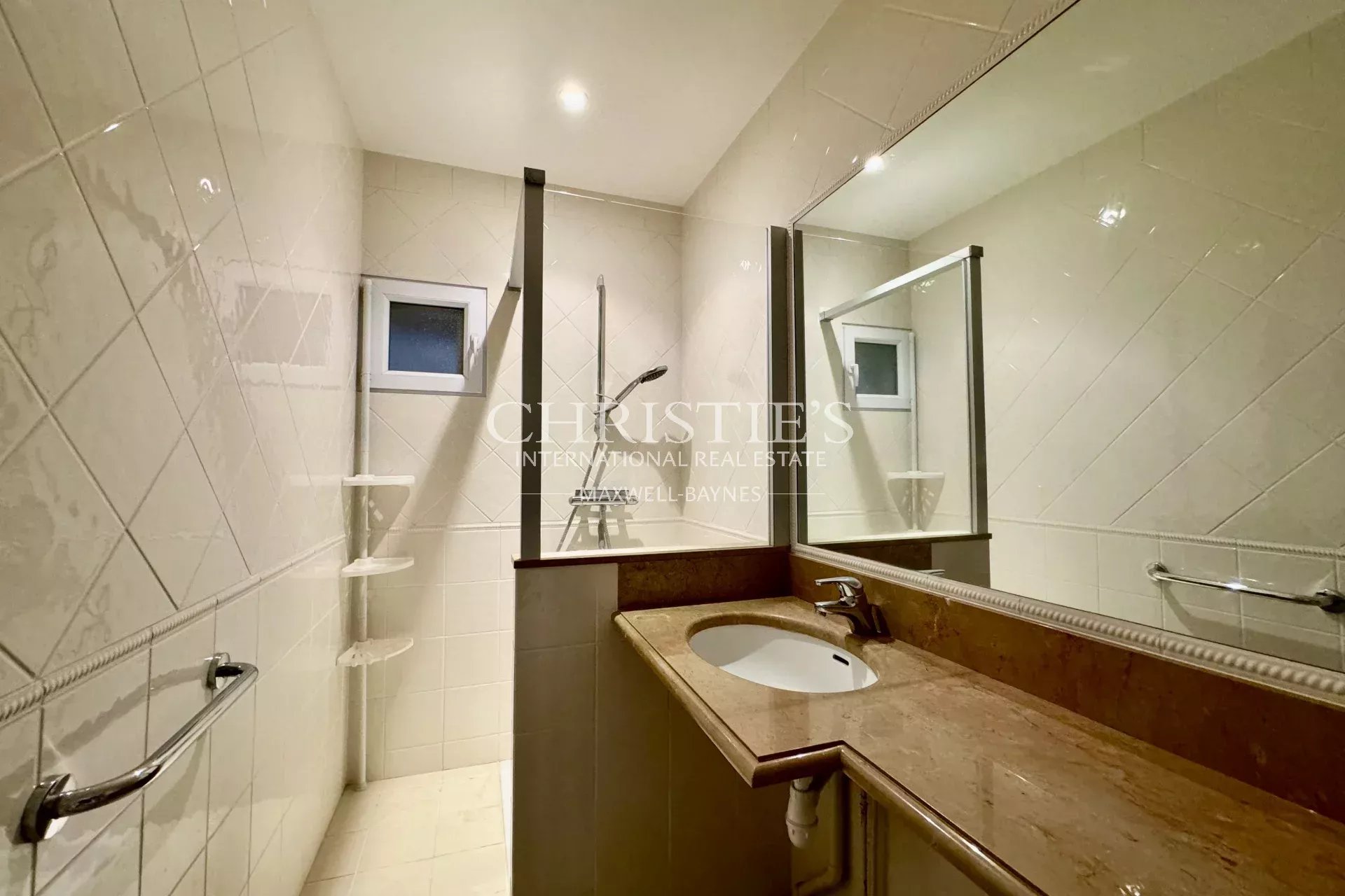 11 Bedroom Villa/Townhouse's Image 24