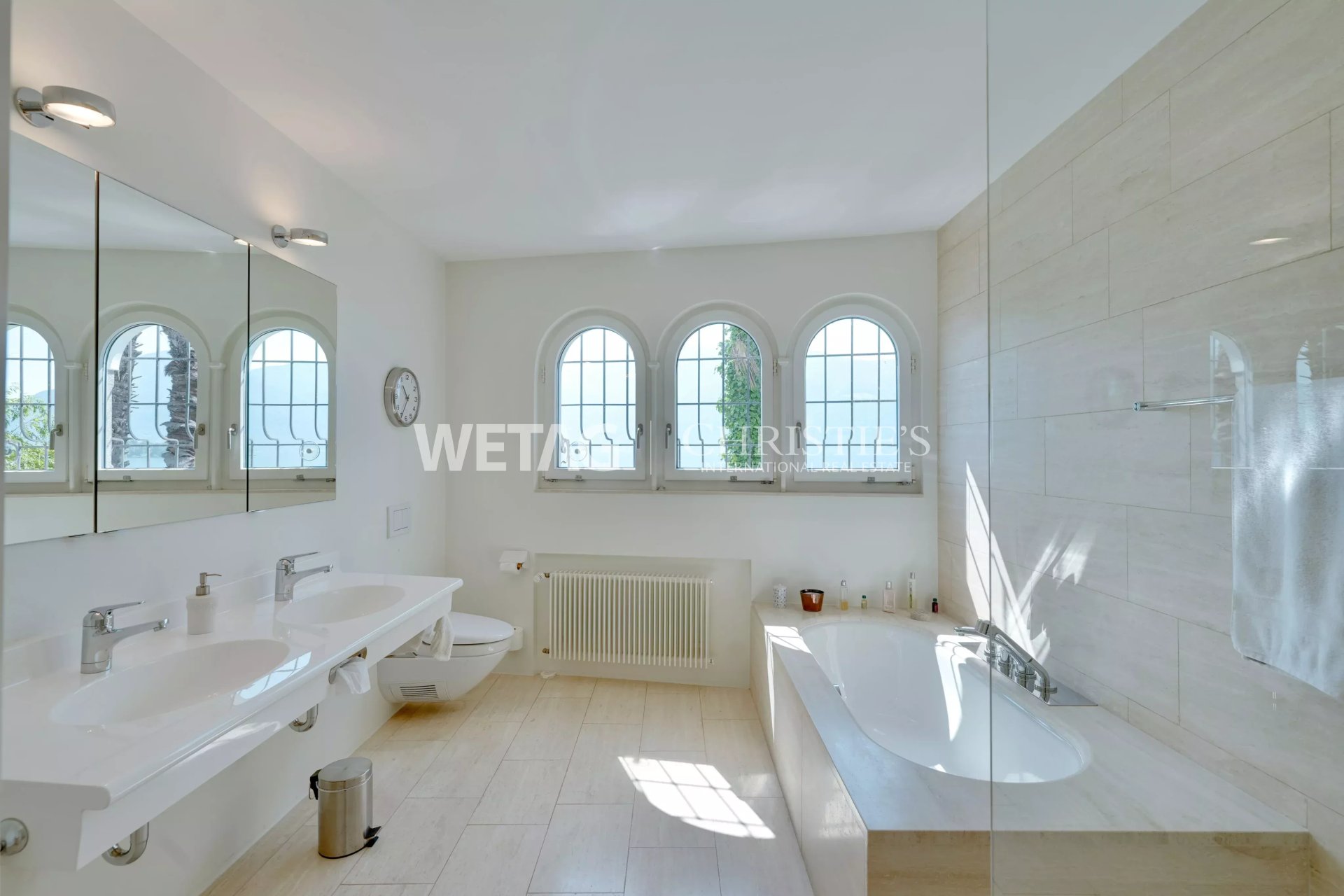 4 Bedroom Villa/Townhouse's Image 8