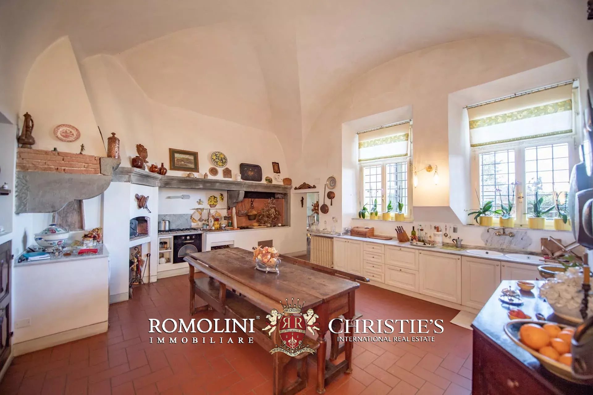 LUXURY PERIOD VILLA FOR SALE NEAR PISA, TUSCANY