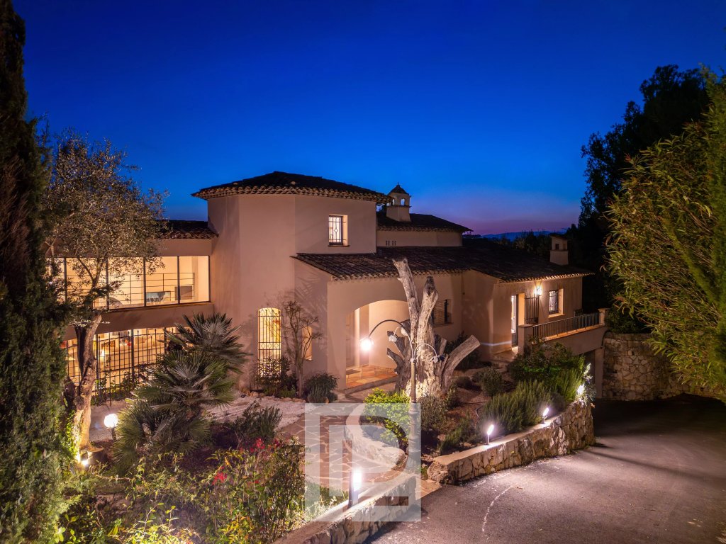 Villa for sale in Mougins — Mougins 传承级六卧室家庭别墅出售 | Côte d'Azur