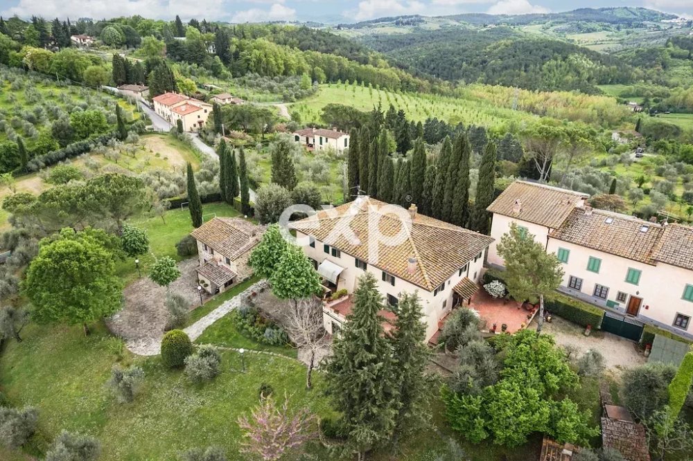 FLORENCE HILLS/Golf Ugolino: Restored Farmhouse with Outbuildings