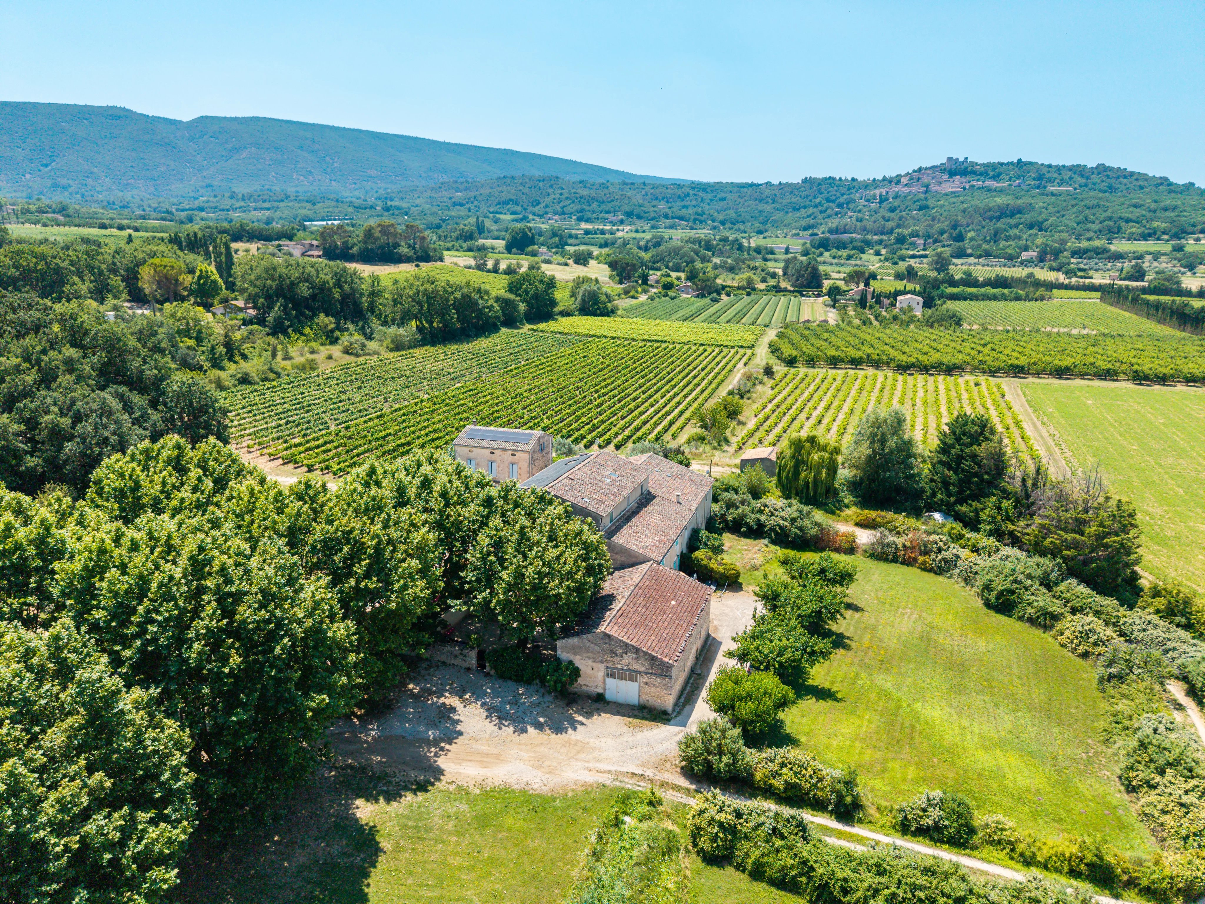 Exceptional farmhouse for sale in Bonnieux with panoramic views of the Luberon