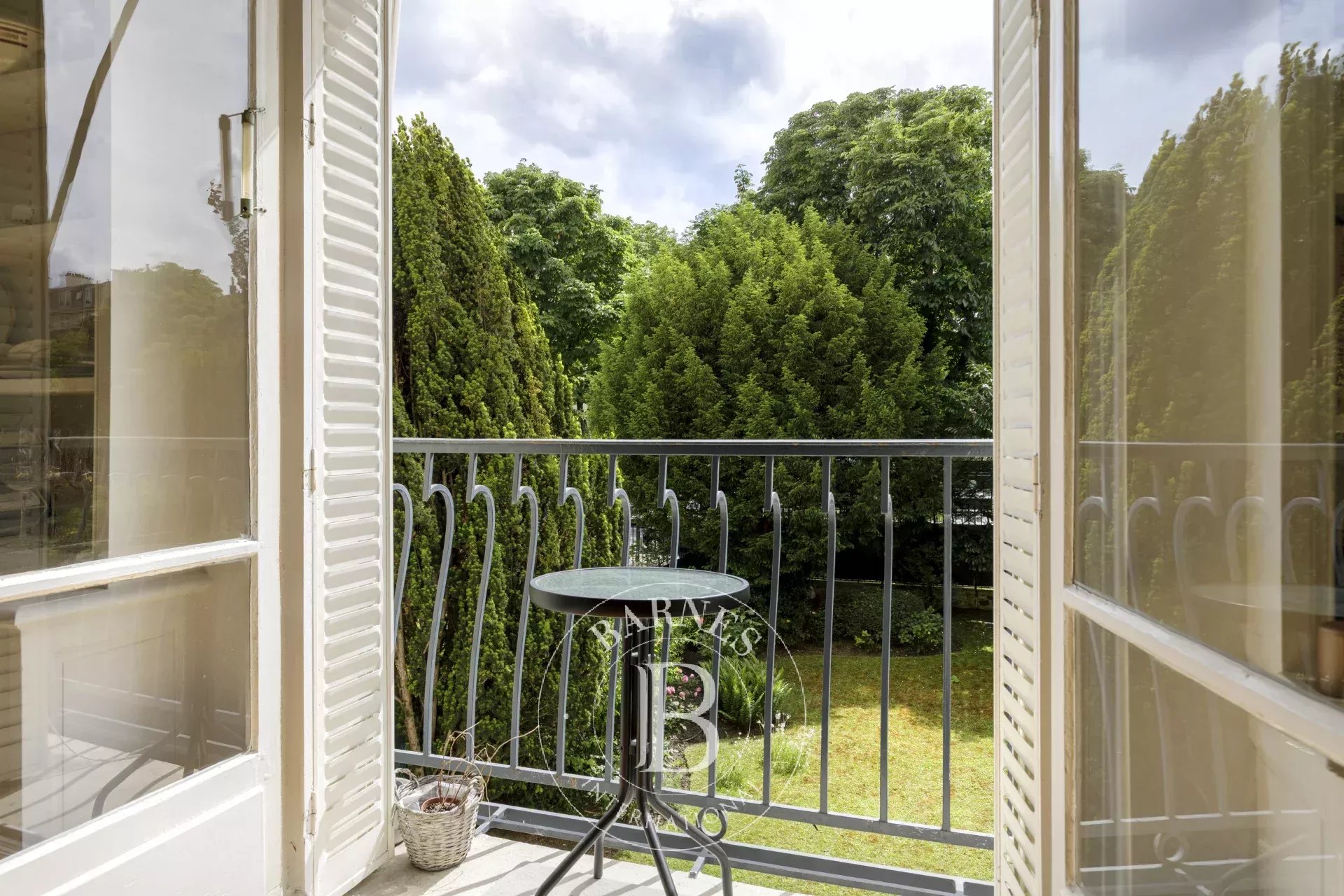 Exclusive listing - Neuilly - Mairie-Mermoz - 3-bed apartment - Clear views