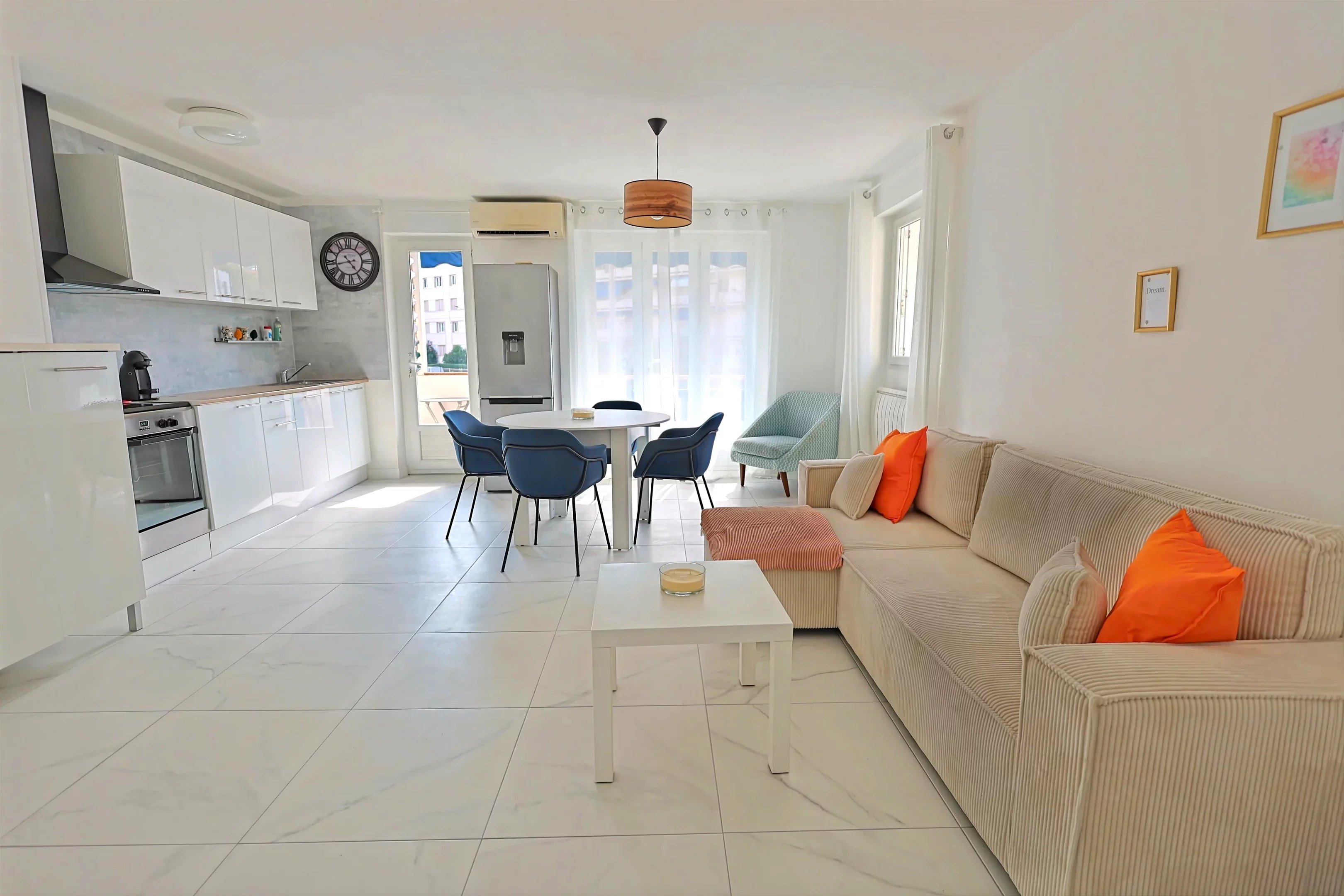 ANTIBES CENTRE-VILLE — Lumineux 2 pièces de 42 m² entièrement rénové, coup de cœur assuré !