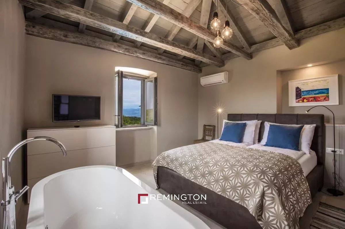 5 Bedroom Villa/Townhouse's Image 19