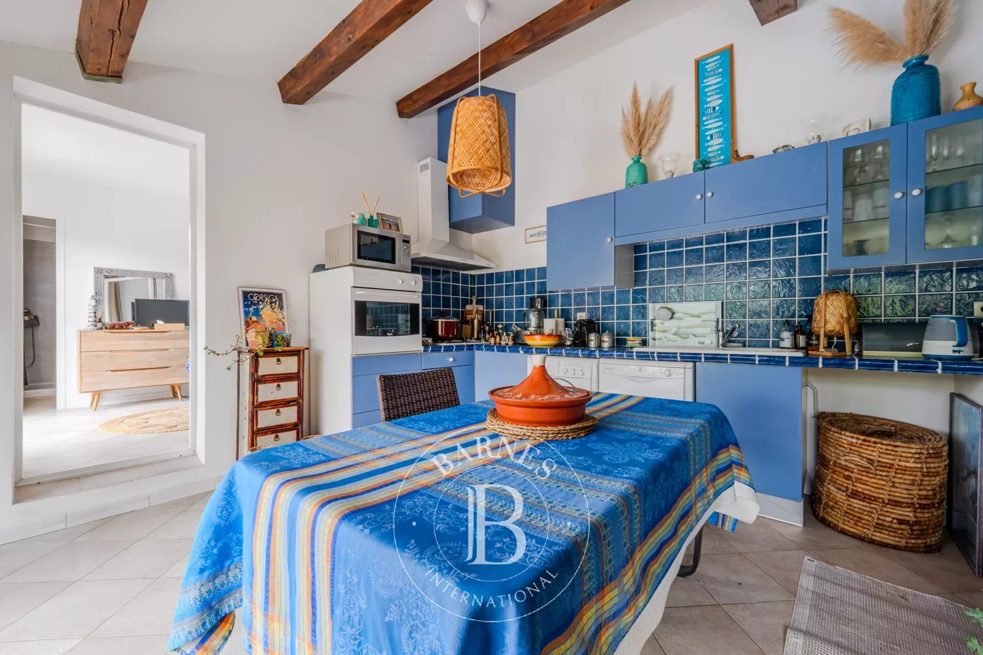 UNDER SALE OFFER - ÉGUILLES – SINGLE-STOREY VILLA – 205 SQM – INDEPENDENT ONE-BEDROOM APARTMENT – POOL – PANORAMIC VIEW – ABSOLUTE TRANQUILITY - picture 40