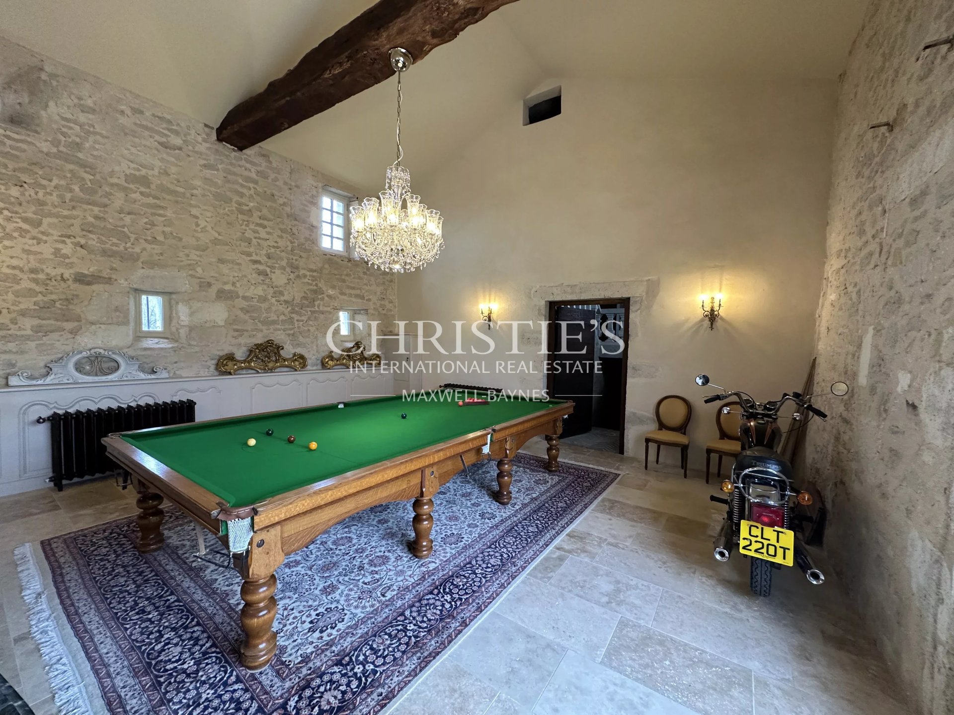 8 Bedroom Vineyard's Image 22