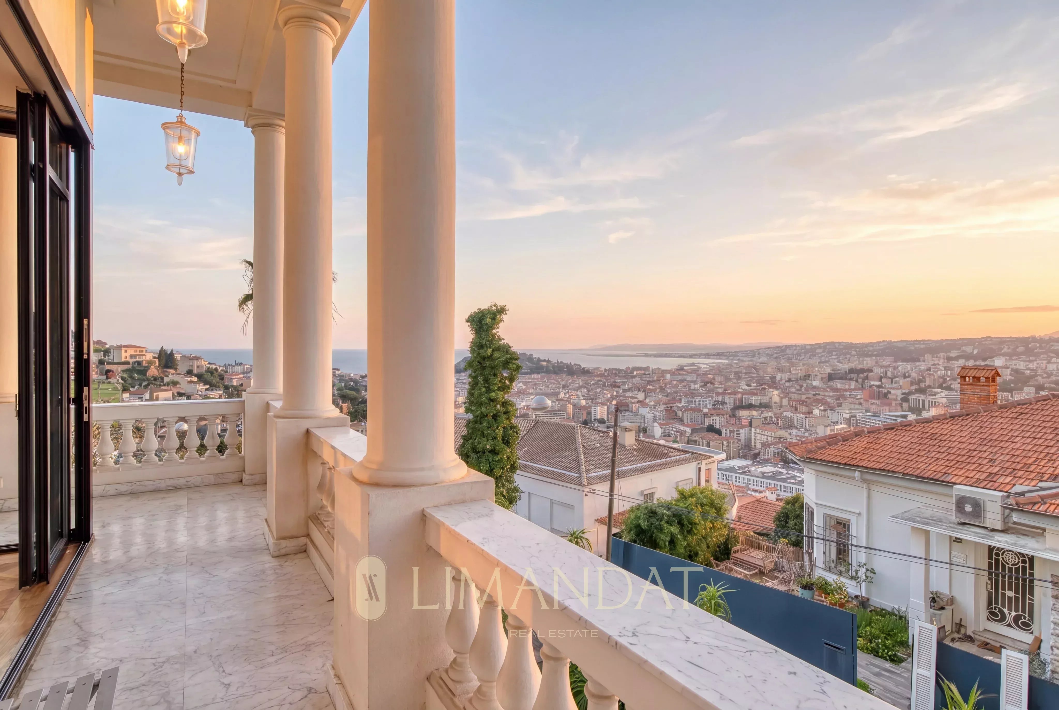 Location longue durée | Nice – Villa Belle Époque 5 suites, vue mer, piscine chauffée, jardin luxuriant