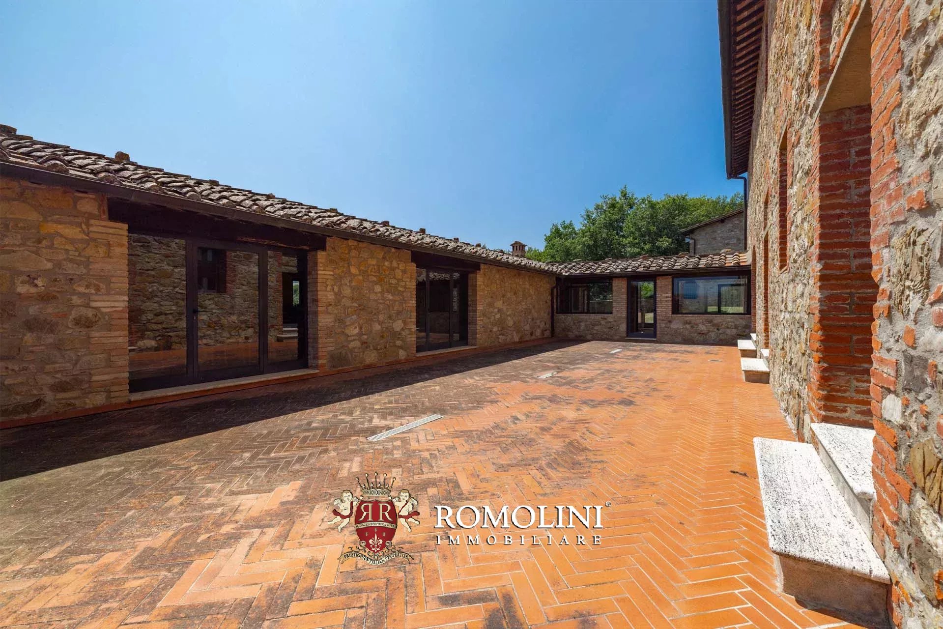 10 Bedroom Villa/Townhouse's Image 23